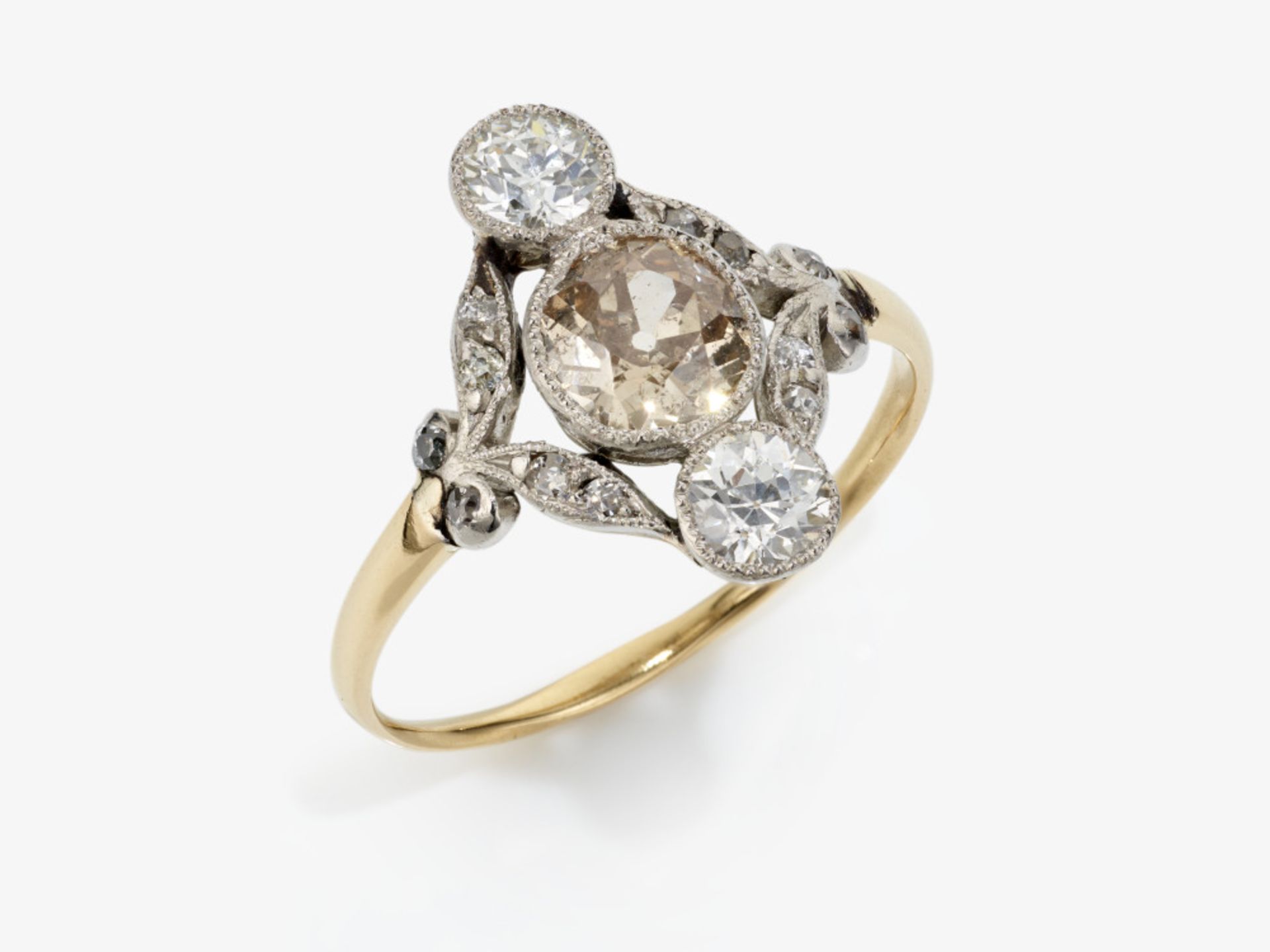 A historical ring with white old-cut diamonds and a rose-coloured old-cut diamond - Image 2 of 4