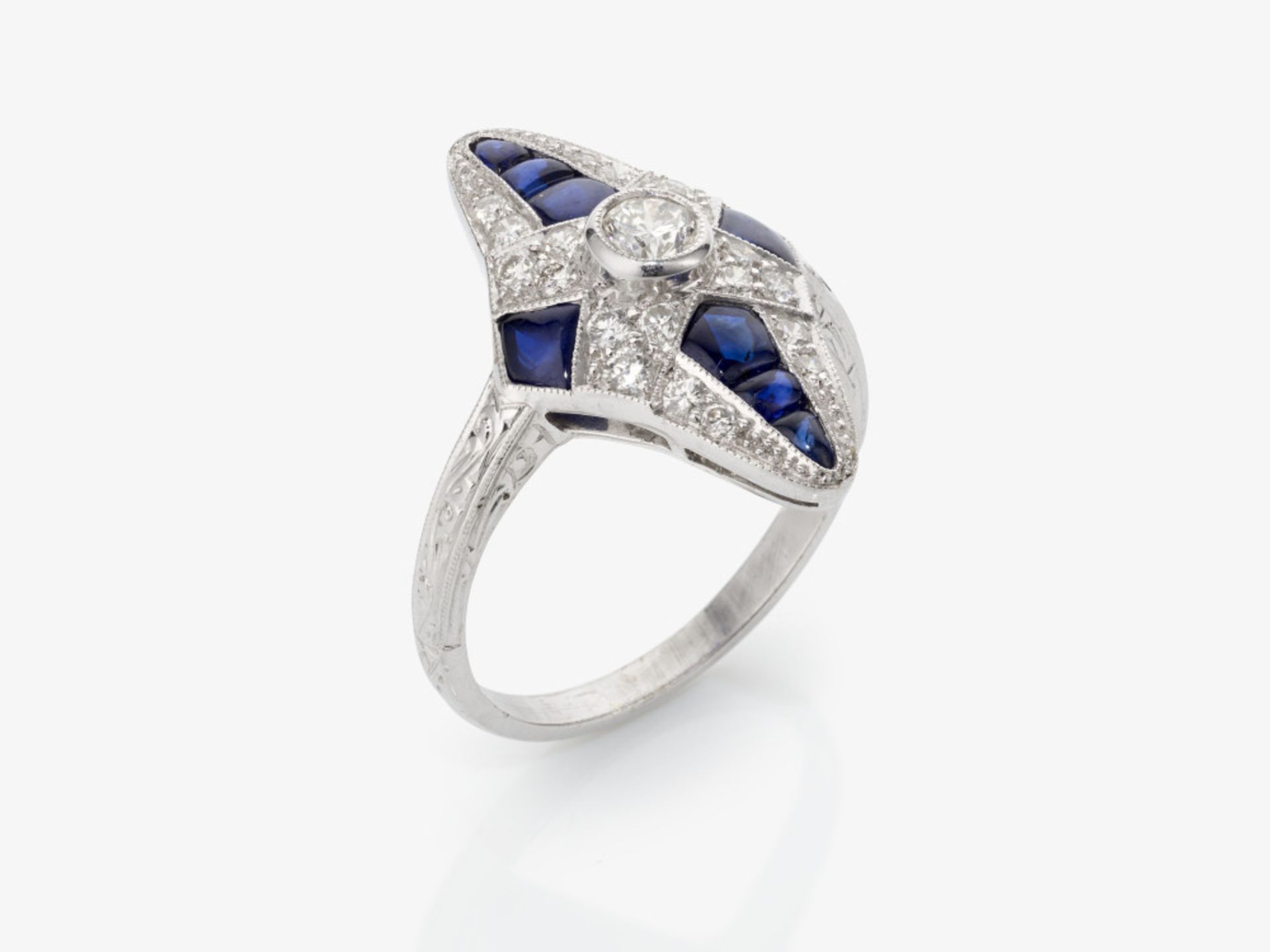 A historical marquise ring decorated with sapphires and brilliant cut diamonds - Image 2 of 4
