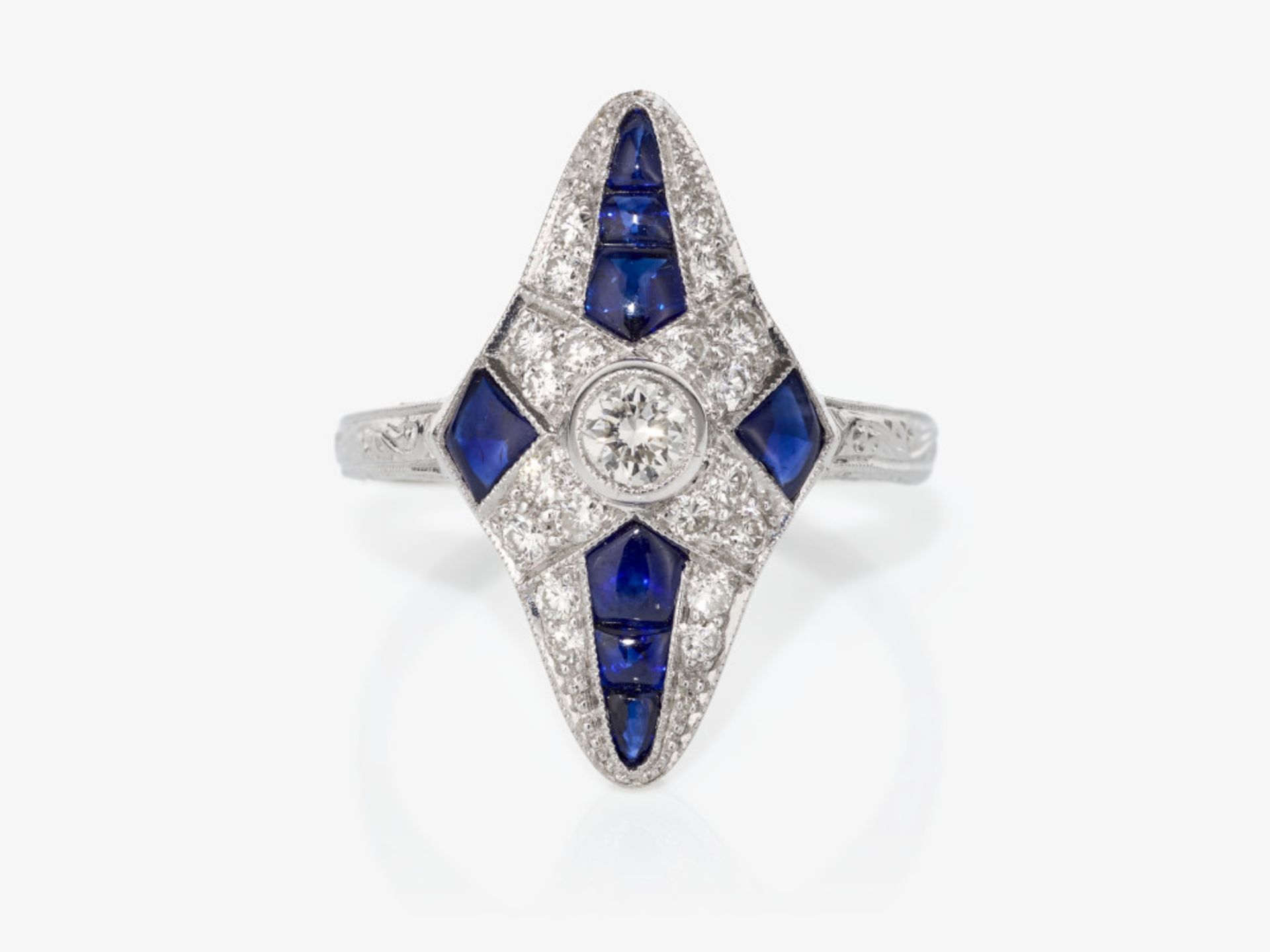 A historical marquise ring decorated with sapphires and brilliant cut diamonds - Image 3 of 4