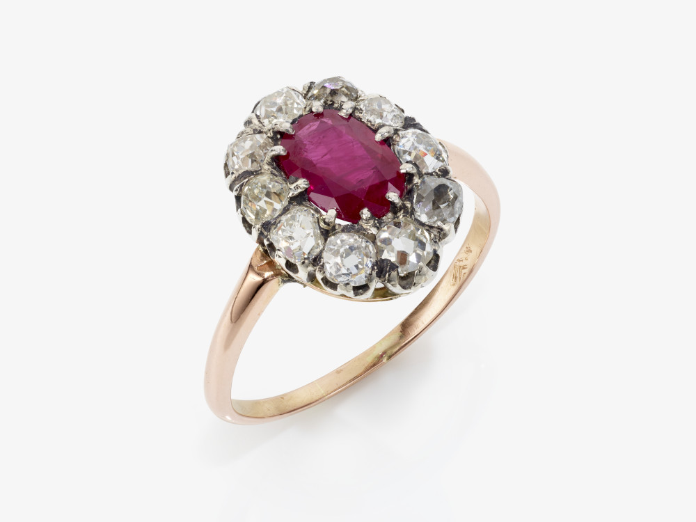 A historical entourage ring decorated with a ruby and old-cut diamonds - Image 2 of 4