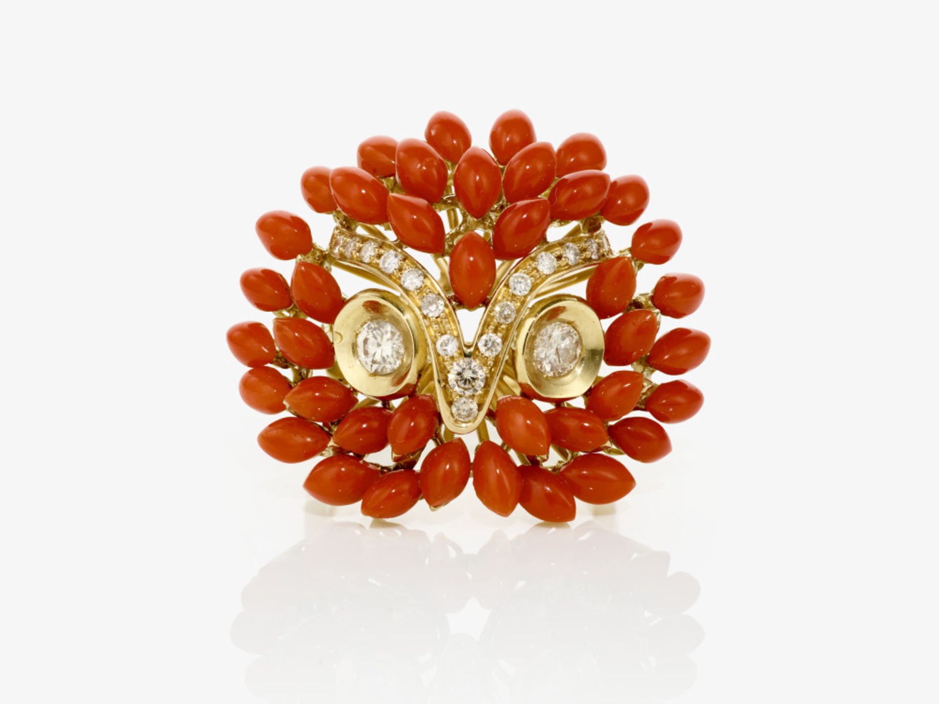 A  coral and brilliant cut diamond owl face ring - Image 4 of 4