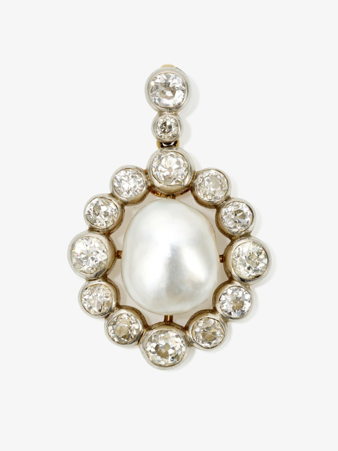 A pendant with a large cultured pearl and diamonds - Image 3 of 4