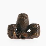 Netsuke "Eule auf Astsockel"