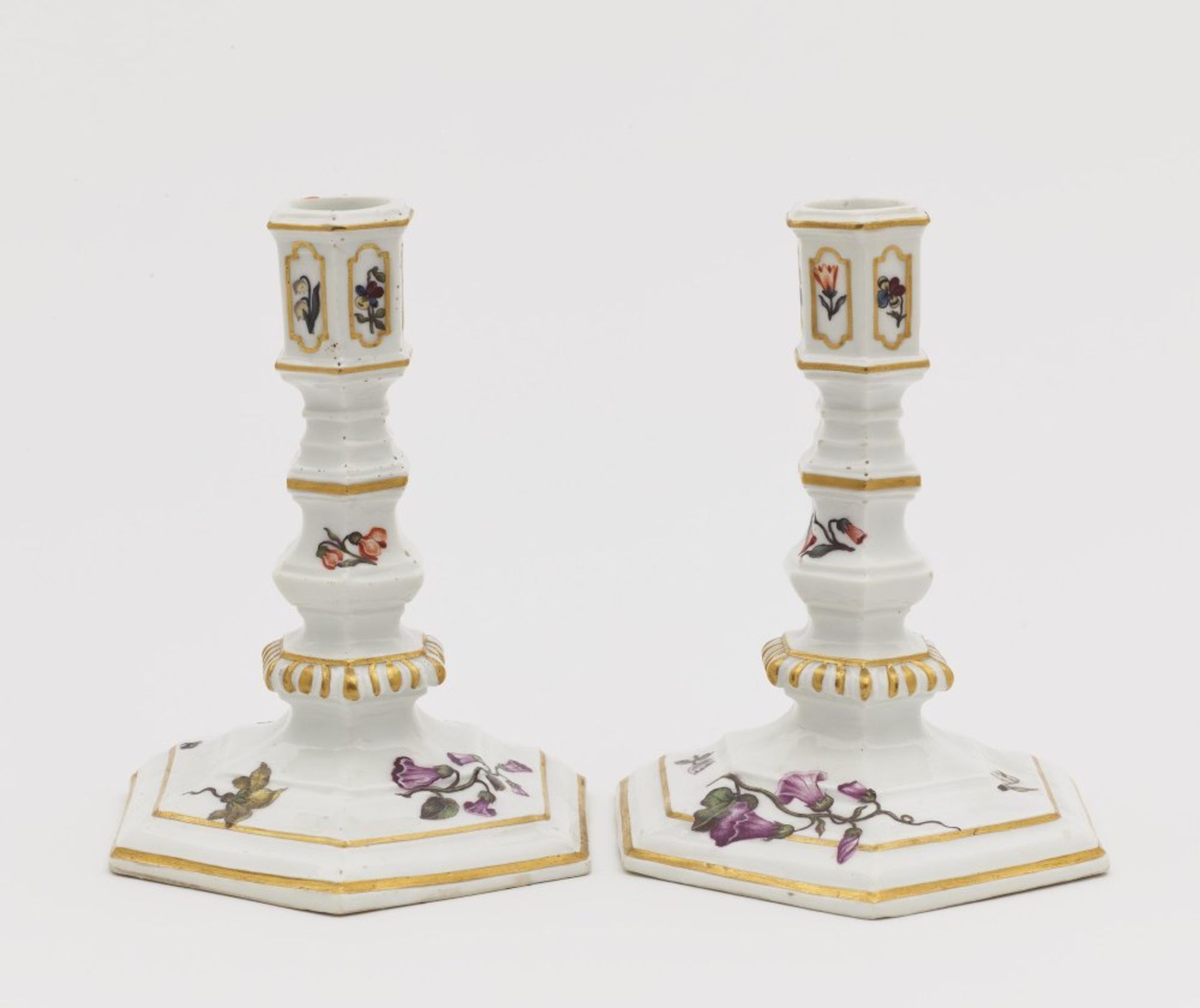 A pair of candlesticks  - Image 4 of 4