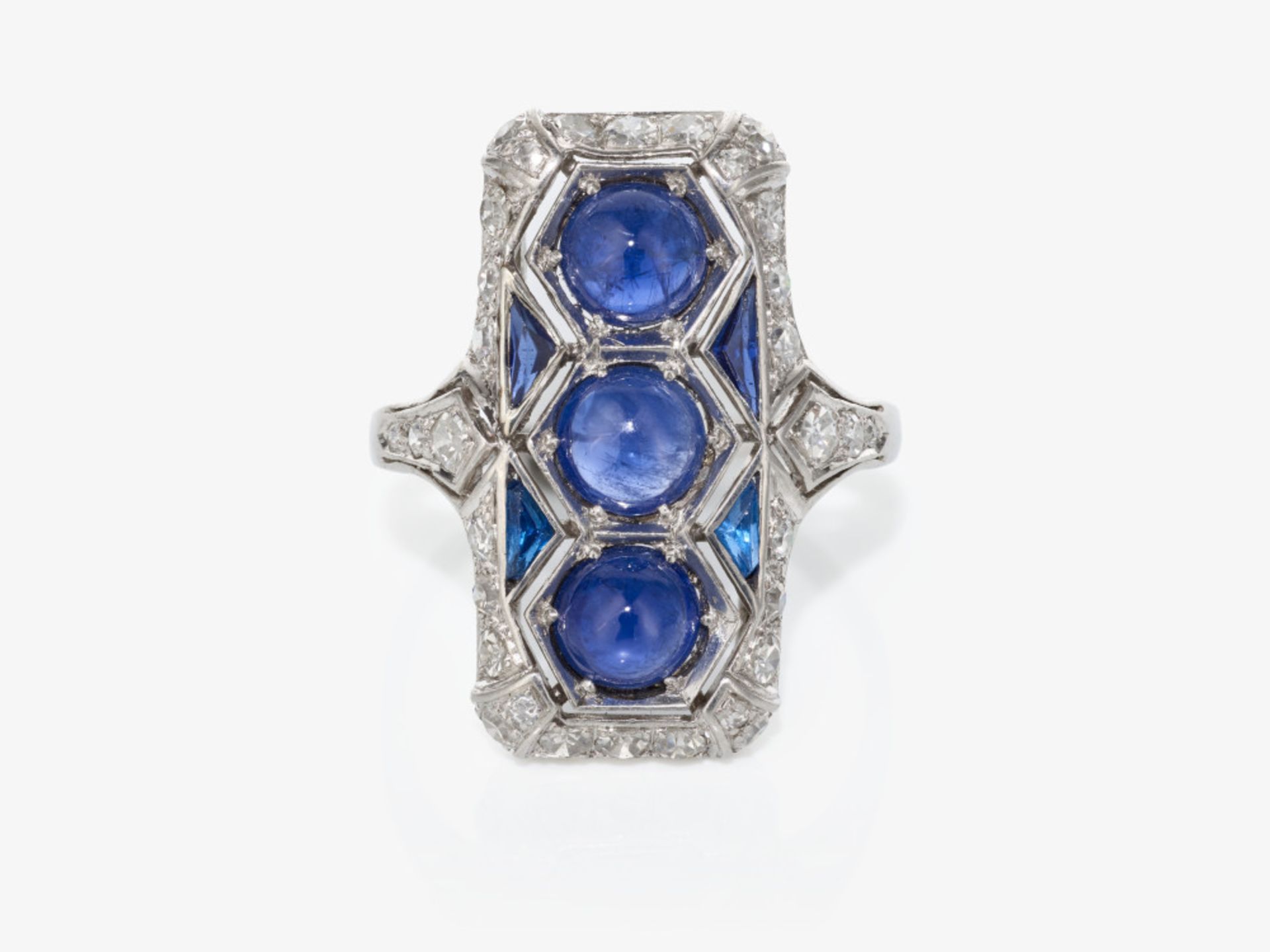 A historical ring decorated with sapphires and diamonds - Image 3 of 4