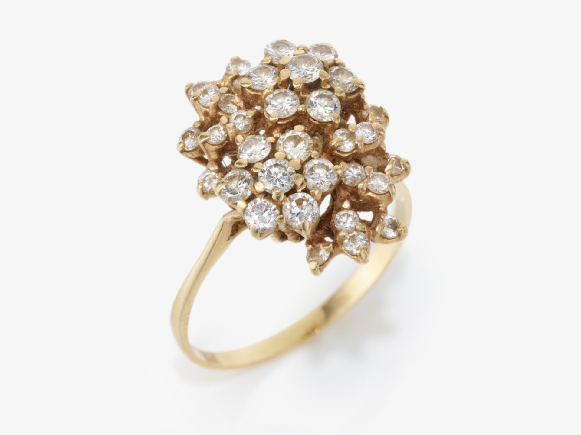 A ring with brilliant-cut diamonds - Image 2 of 4