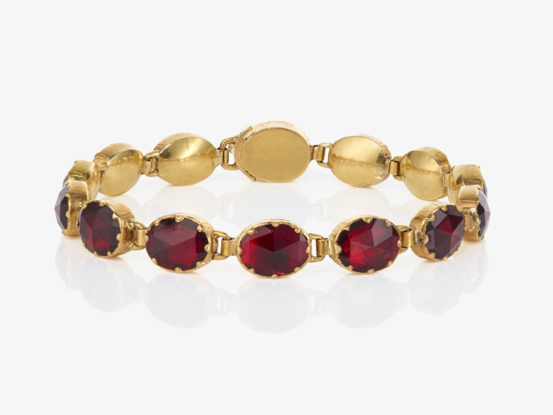 A historical bracelet and bar pin decorated with garnets - Image 4 of 6