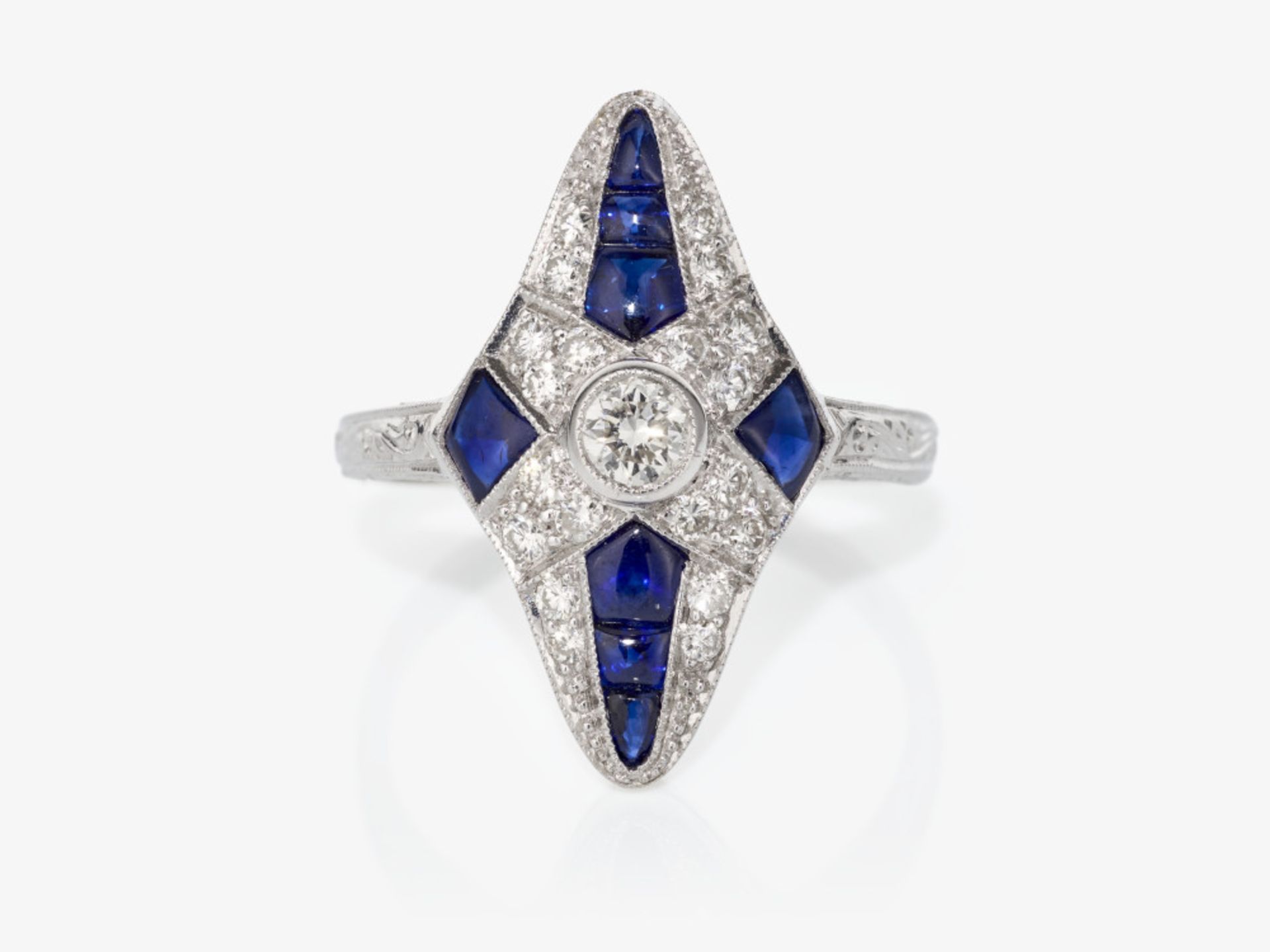 A historical marquise ring decorated with sapphires and brilliant cut diamonds - Image 4 of 4