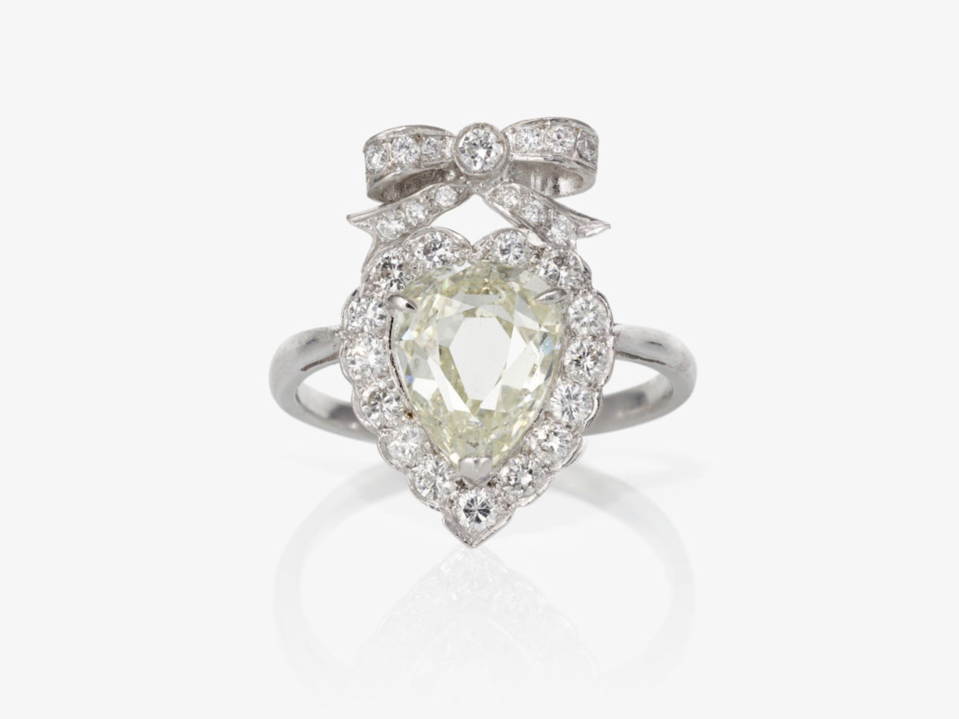 A ring with a pear shaped diamond and brilliant-cut diamonds - Image 2 of 2