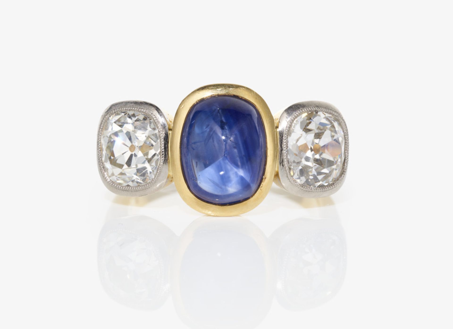 A ring with a sapphire and diamonds - Image 4 of 4