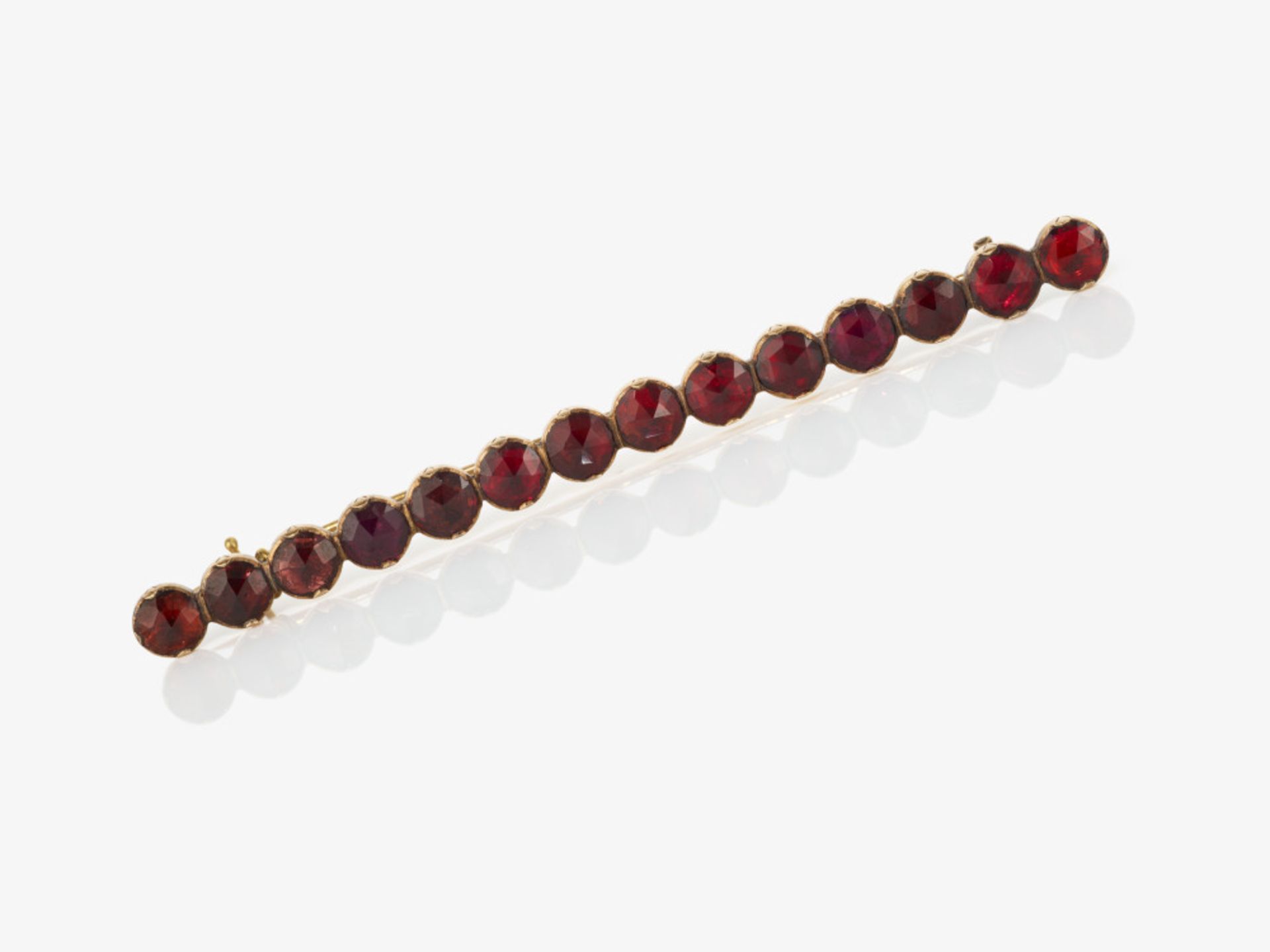 A historical bracelet and bar pin decorated with garnets - Image 6 of 6