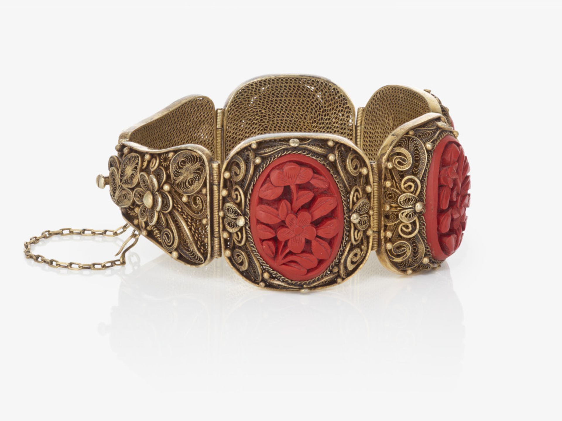 Garnitur mit rotem Urushilack, bestehend aus Kette, Armband, Brosche, Ring, Paar Ohrclips - Bild 5 aus 12