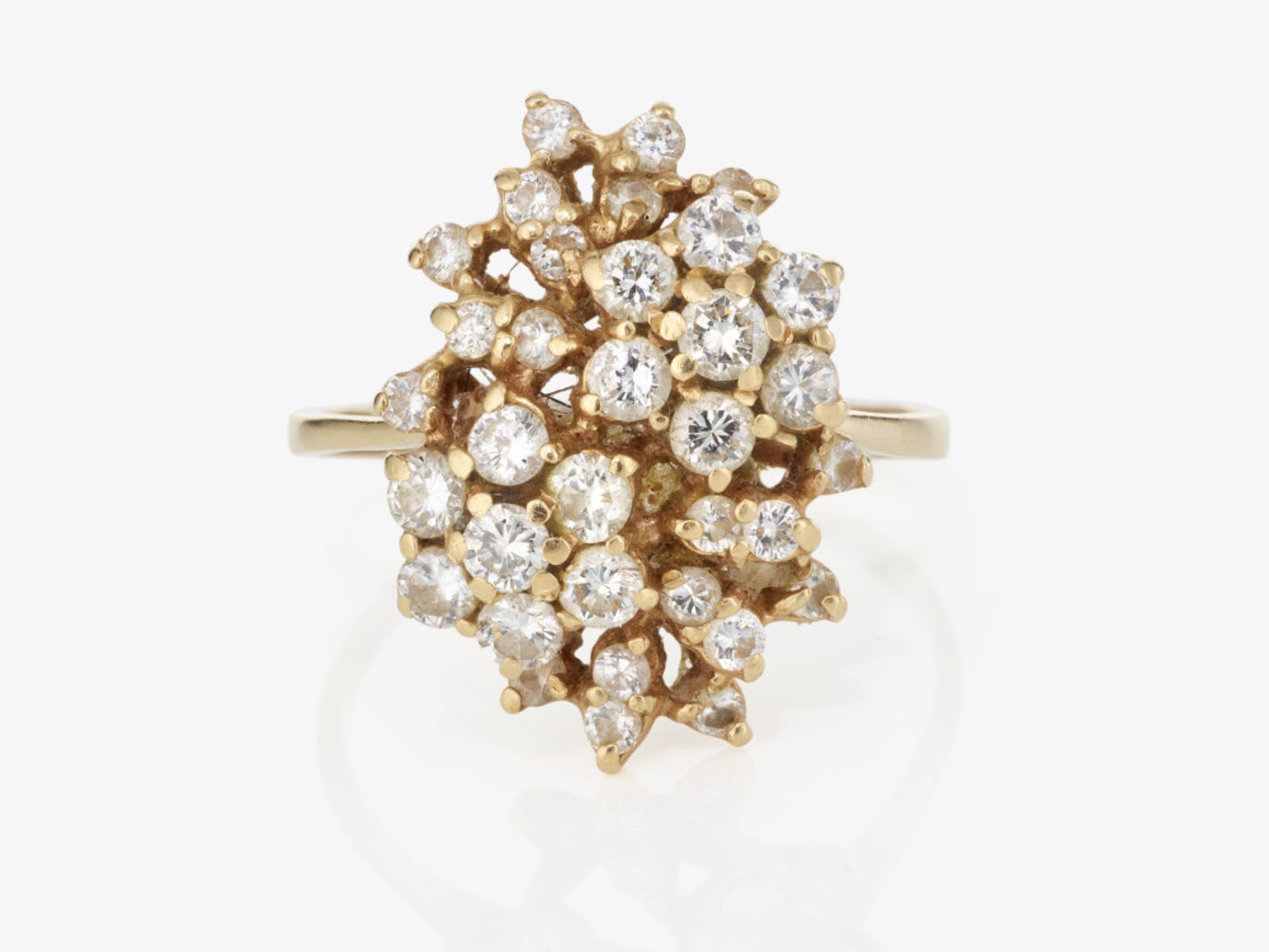 A ring with brilliant-cut diamonds - Image 3 of 4