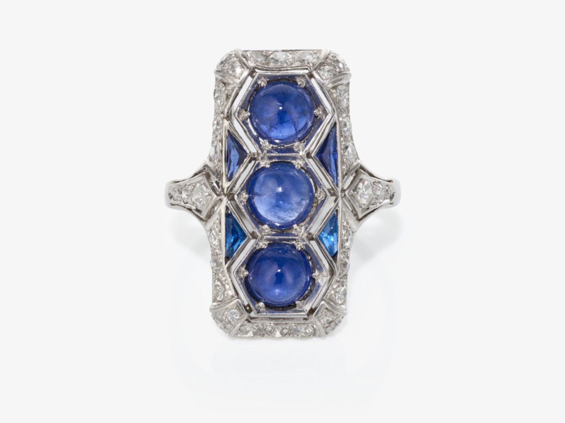 A historical ring decorated with sapphires and diamonds - Image 4 of 4