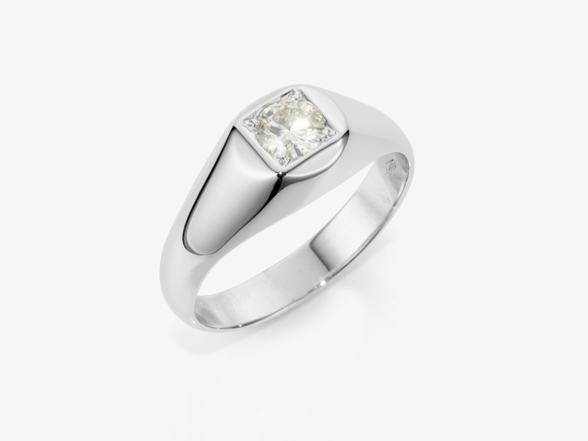 A gentleman's diamond solitaire ring