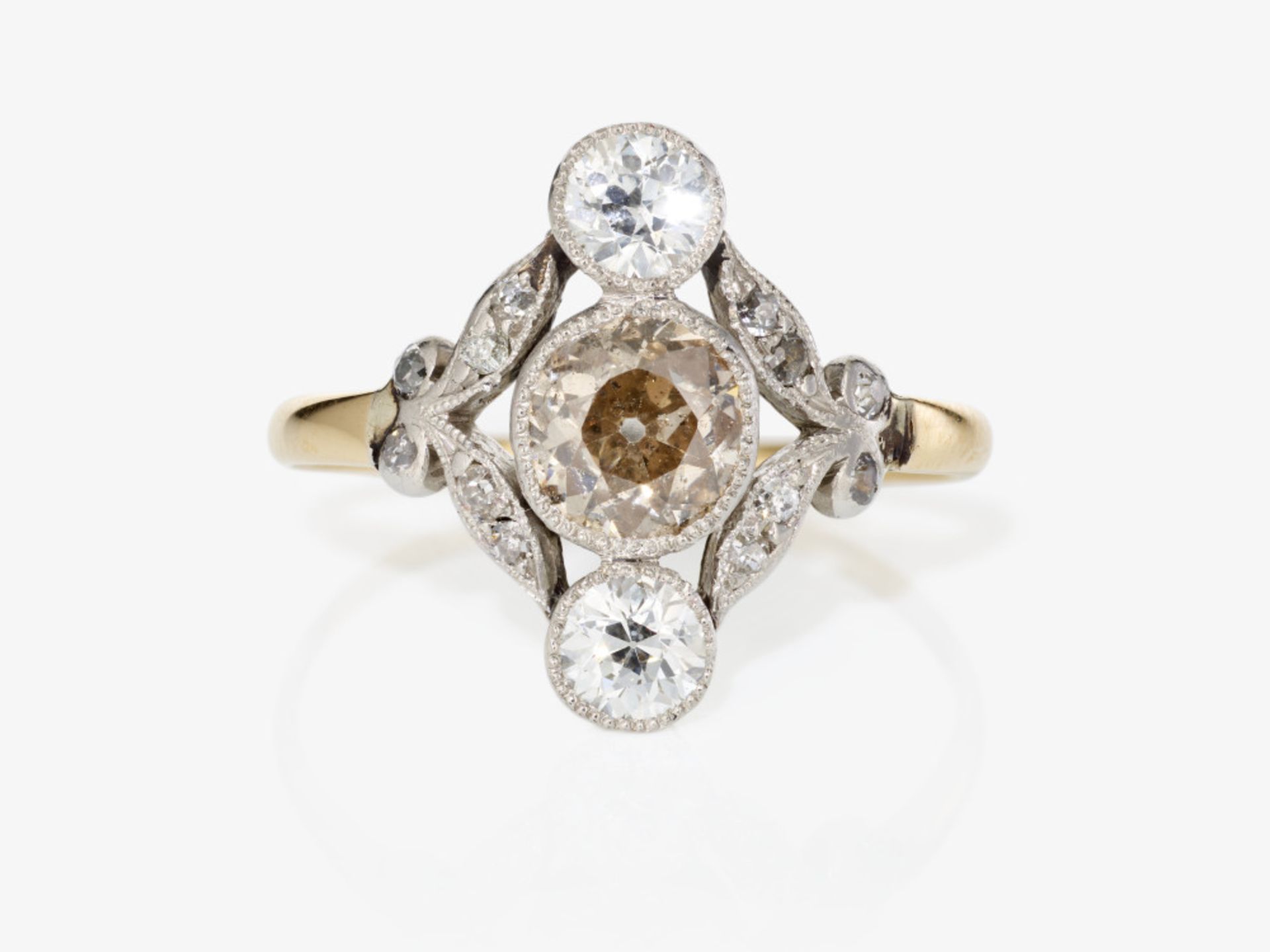 A historical ring with white old-cut diamonds and a rose-coloured old-cut diamond - Image 3 of 4