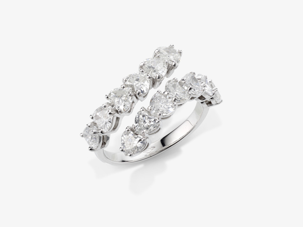 An over cross ring with heart-cut diamonds - Belgium, ANTWERP ATELIERS