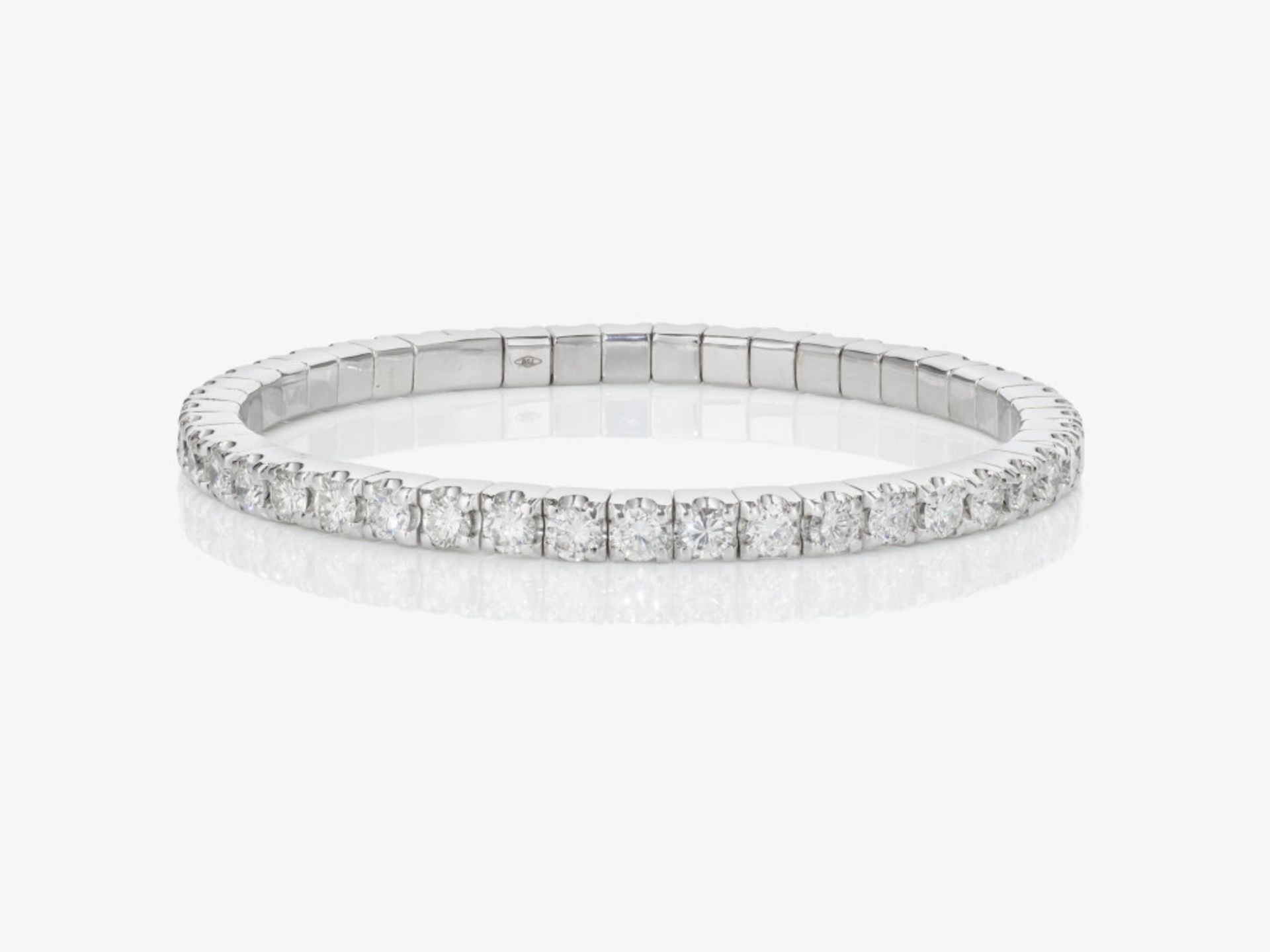 A flexibly stretchable Rivière bracelet decorated with brilliant-cut diamonds - Italy