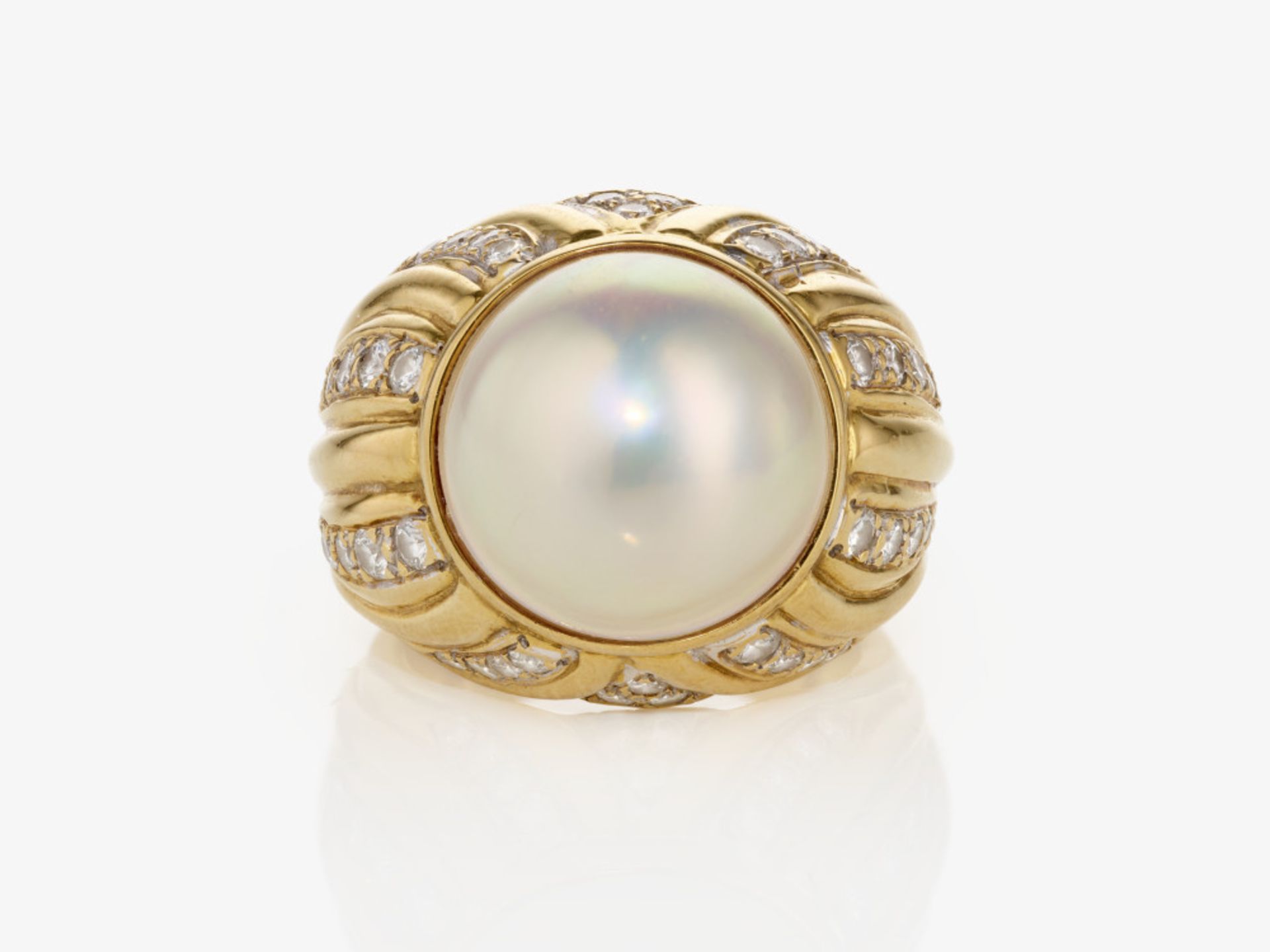 A ring with a South Sea cultured pearl and brilliant-cut diamonds - Germany, WEMPE - Image 2 of 2