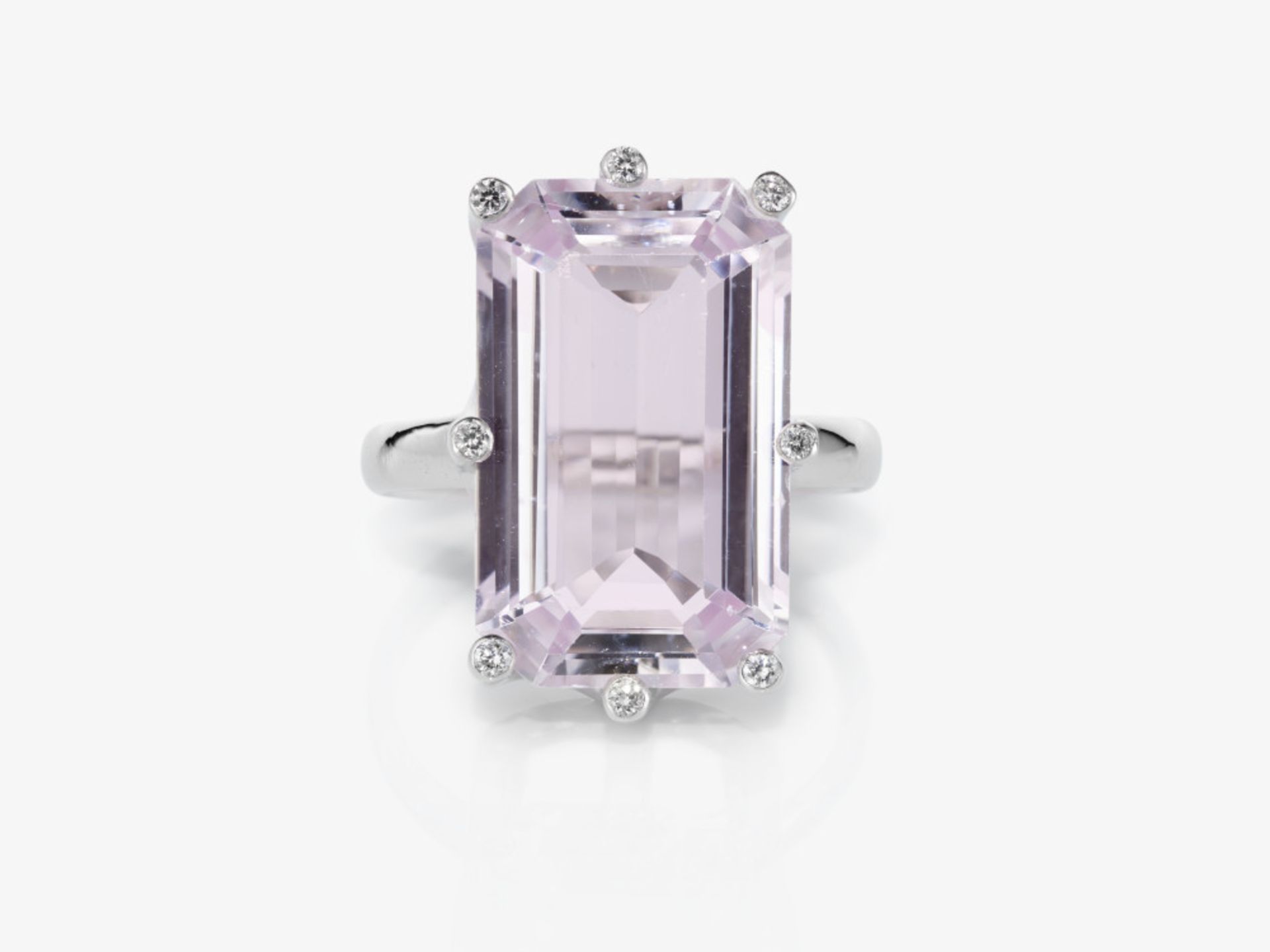 A cocktail ring decorated with a baguette-cut pink - violet kunzite and brilliant-cut diamonds - Ger - Image 3 of 3
