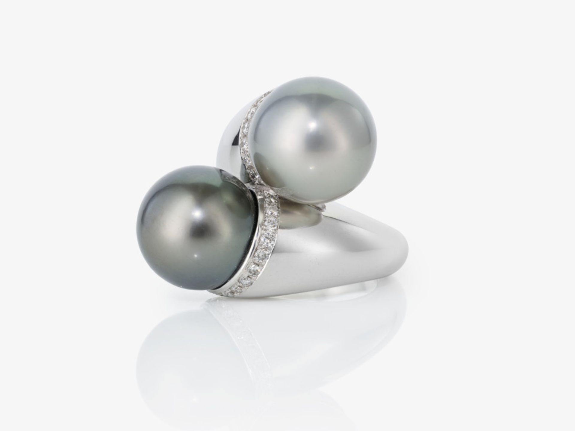 A Vis a Vis ring decorated with South Sea Tahitian cultured pearls and brilliant-cut diamonds - Germ - Image 2 of 2