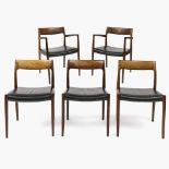 Zwei Armlehnstühle, drei Stühle (Modell 57 und 77) - Entwurf Niels O Möller für JL Moller, Däne