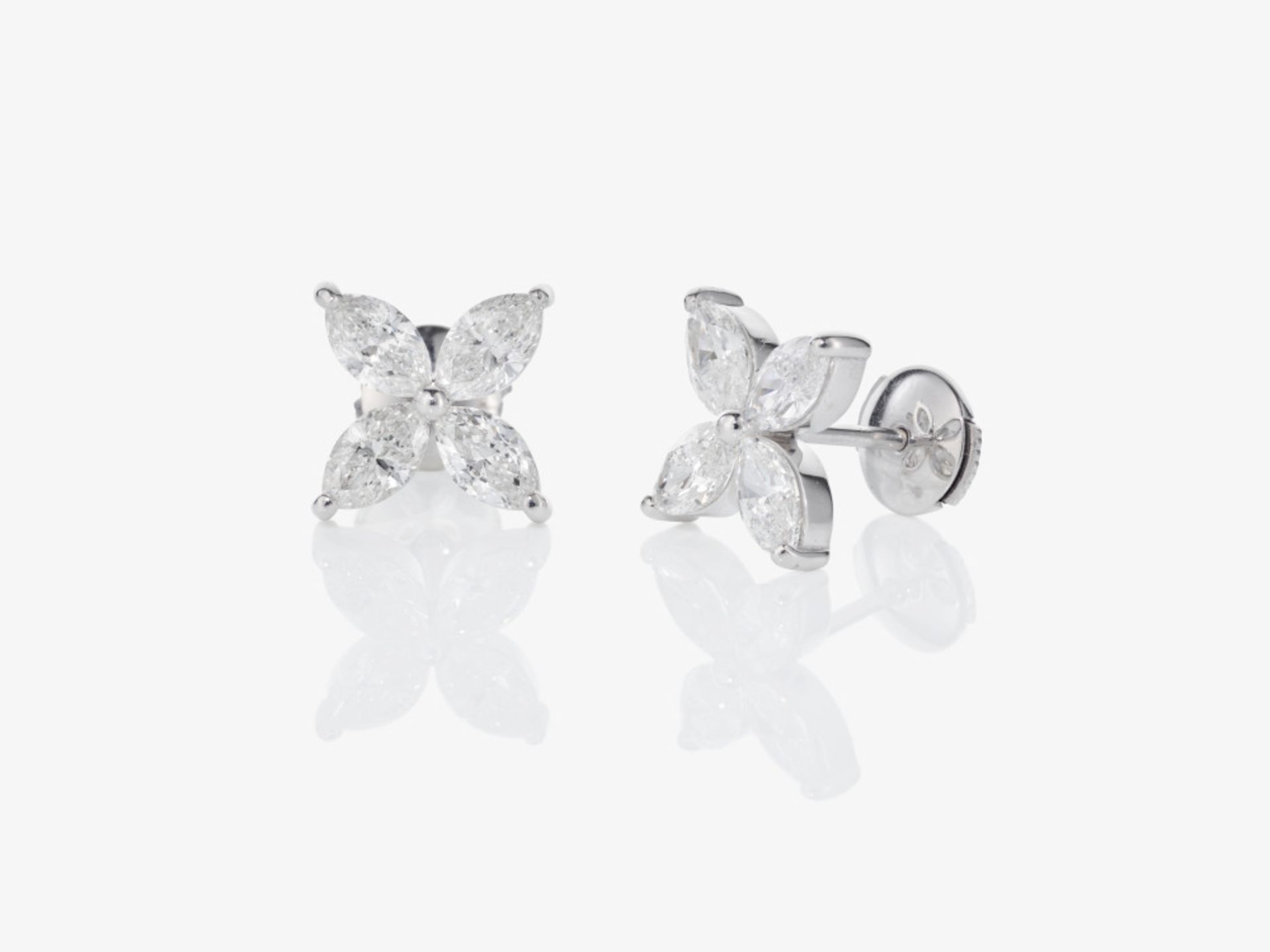 A pair of stud earrings decorated with Marquise-cut diamonds - Belgium, ANTWERP ATELIERS