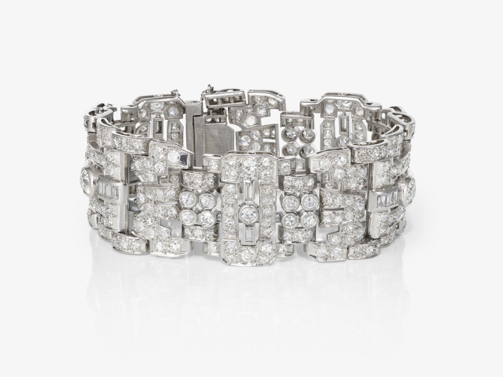 An Art Deco link bracelet decorated with diamonds in historical cuts - France, Paris, 1920s