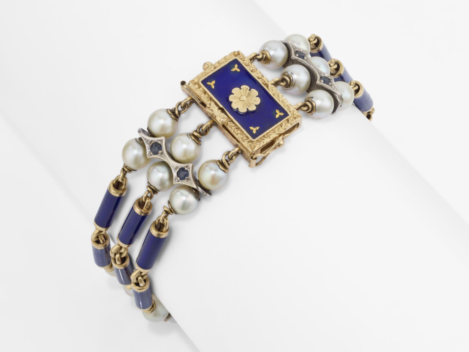 Armband mit blauem Email und Zuchtperlen