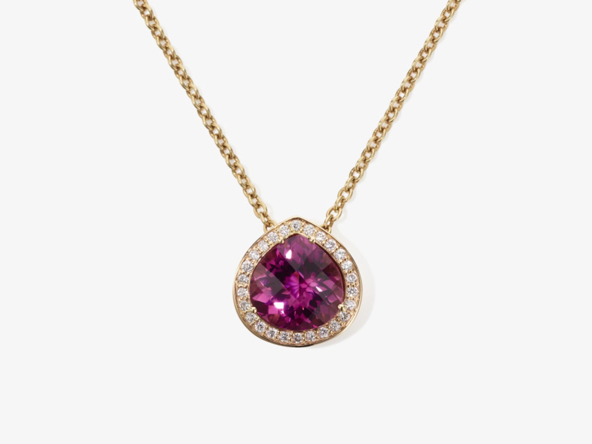 A classic pendant necklace decorated with a pink-red rubellite and brilliant-cut diamonds - Germany