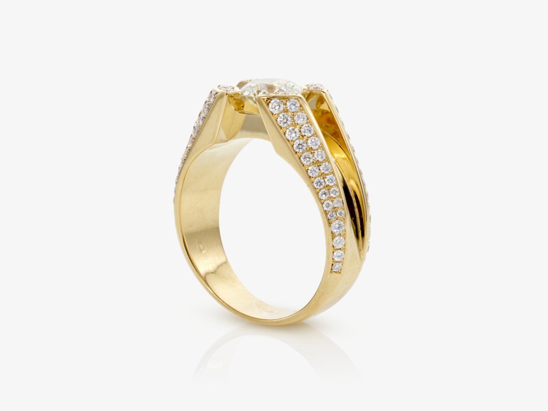 A gentlemens ring with brilliant-cut diamonds - Belgium, ANTWERP ATELIERS - Image 3 of 3