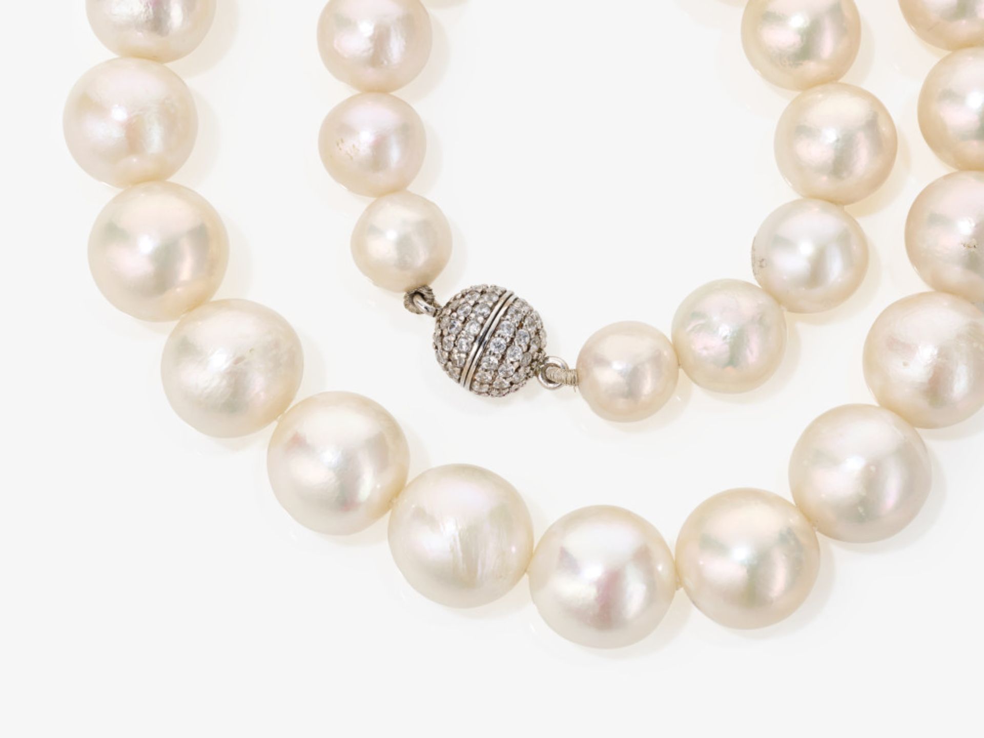 A freshwater cultured pearl necklace