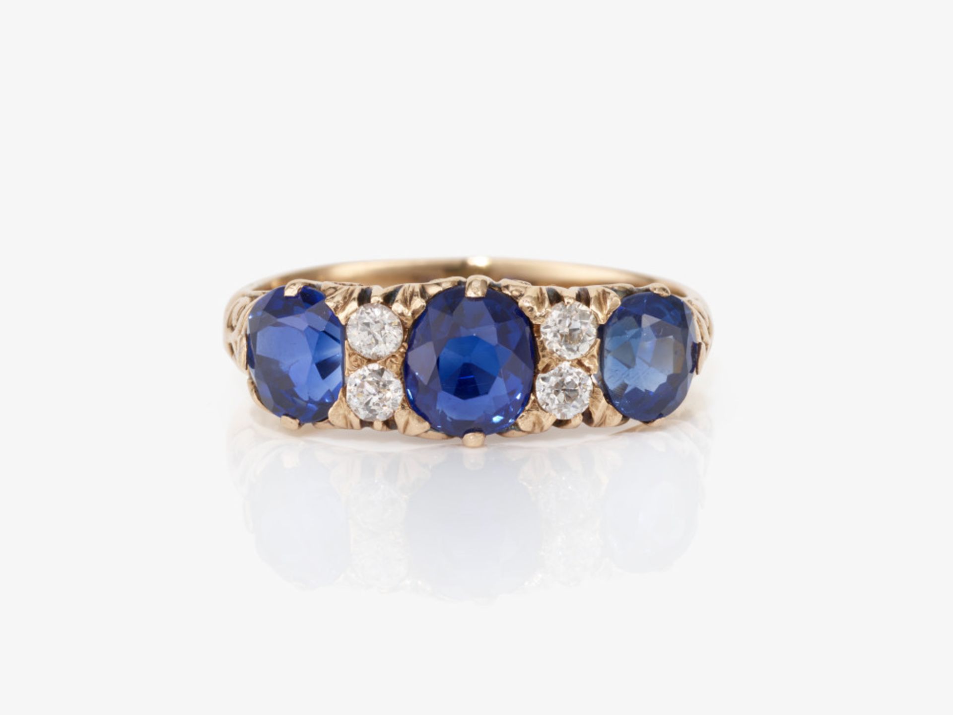 A historical Rivière ring decorated with fine royal blue sapphires and diamonds - England, 1880s - Image 2 of 2