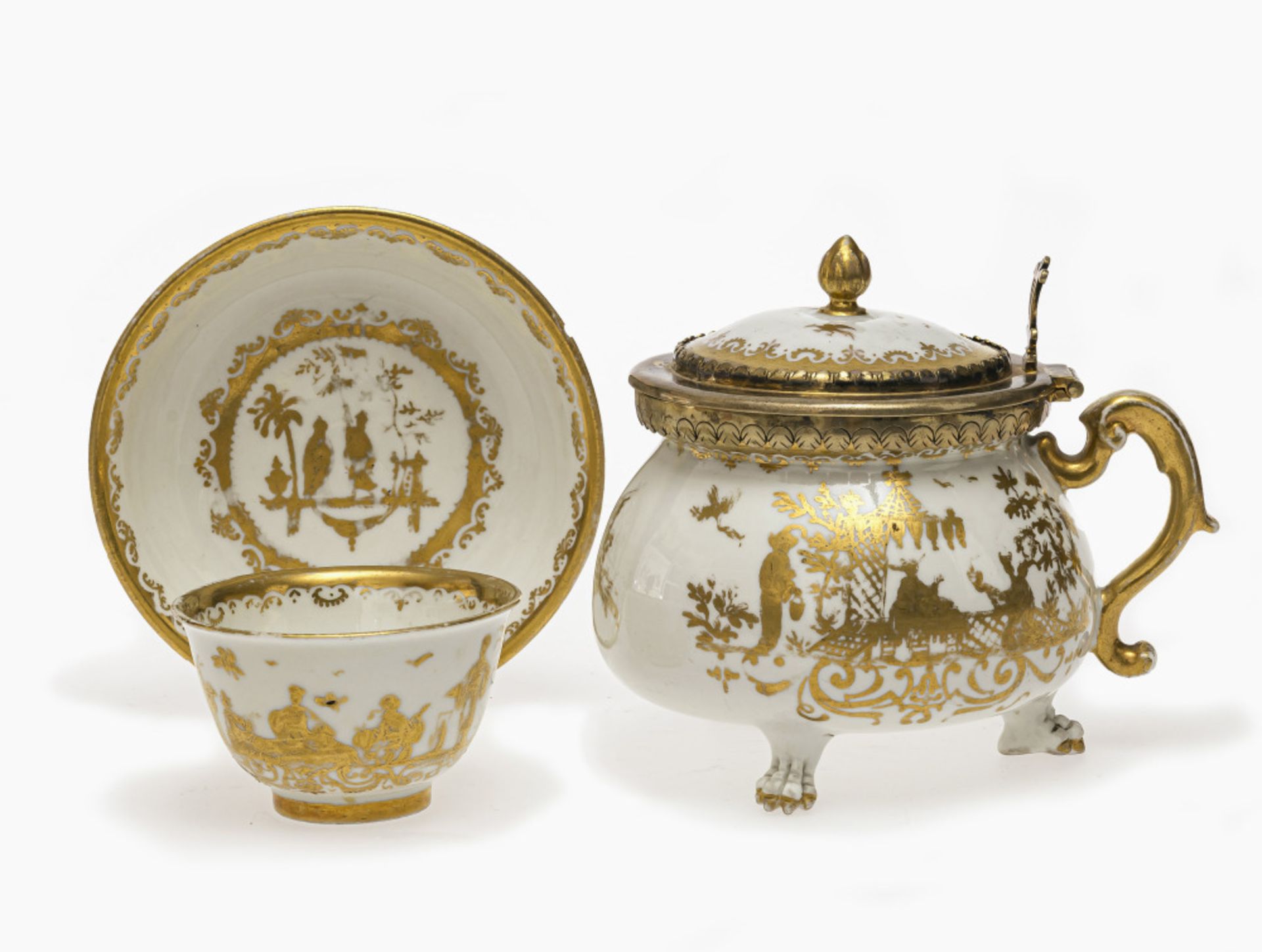 Rahmtopf auf Tatzenfüßen, Koppchen und Untertasse - Meissen, um 1720/1730, Golddekor in der Art de