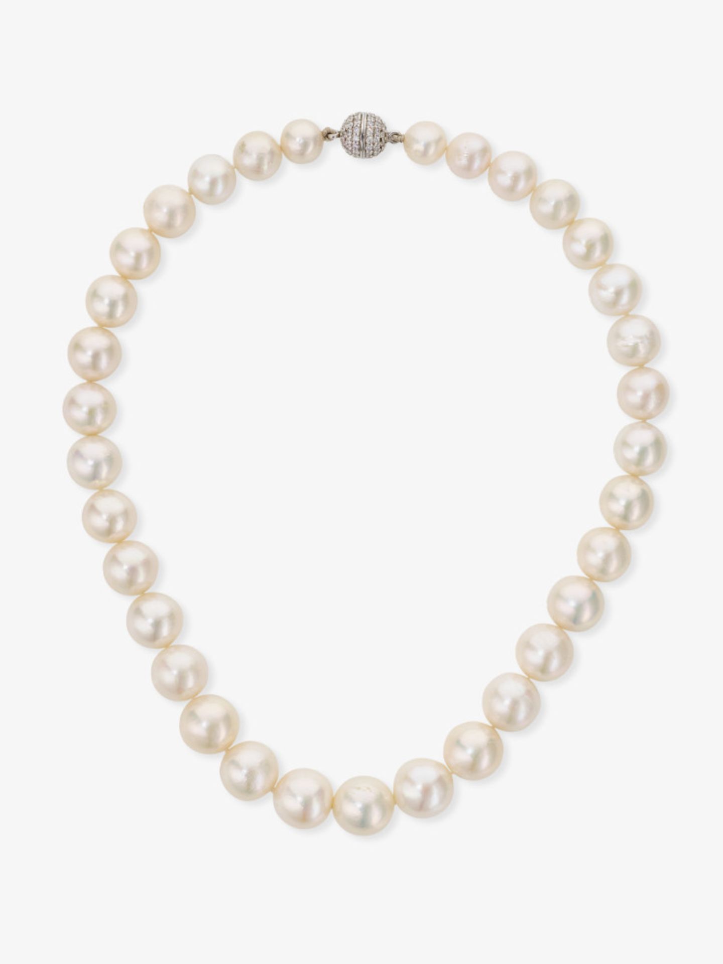 A freshwater cultured pearl necklace - Image 2 of 2