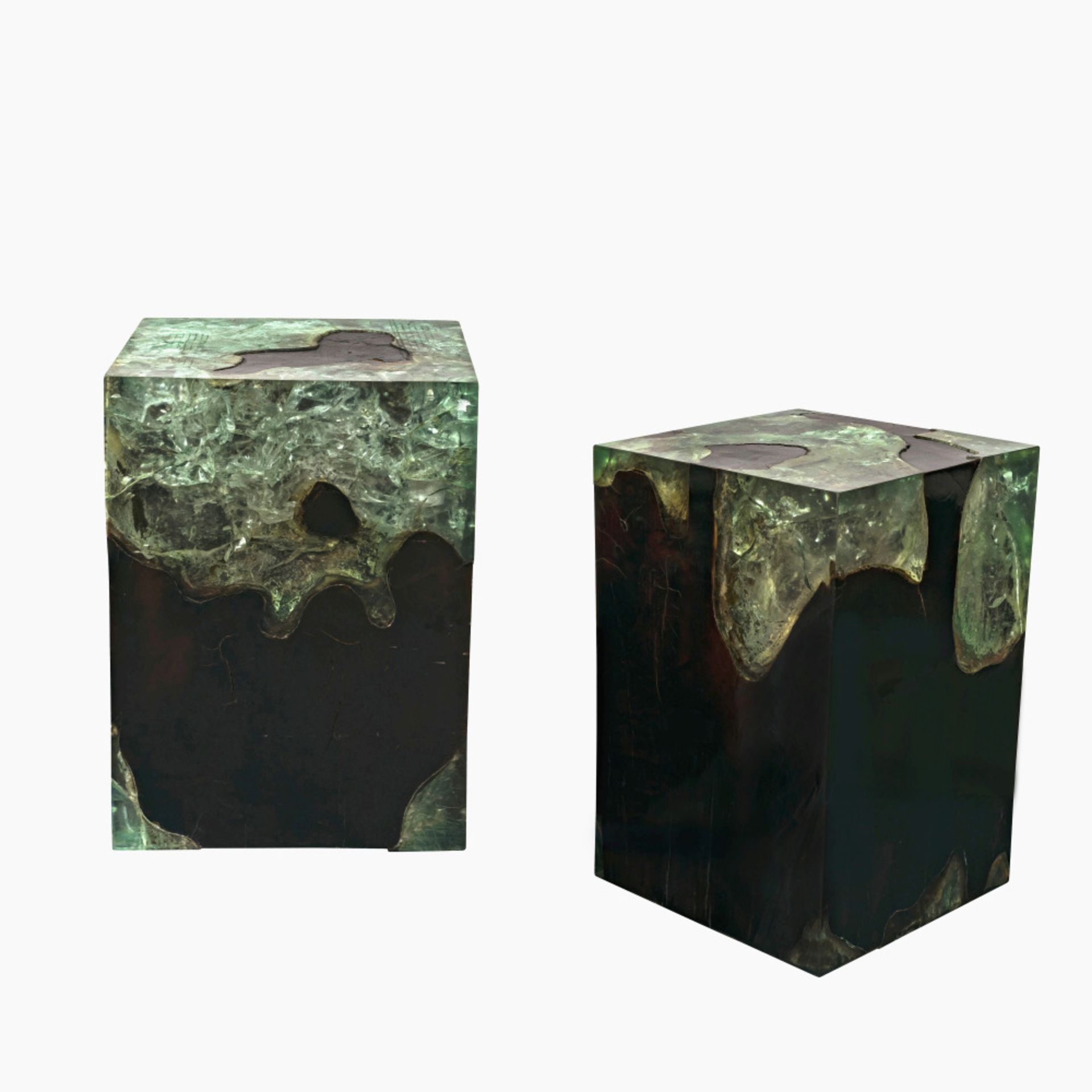 A pair of side cubes