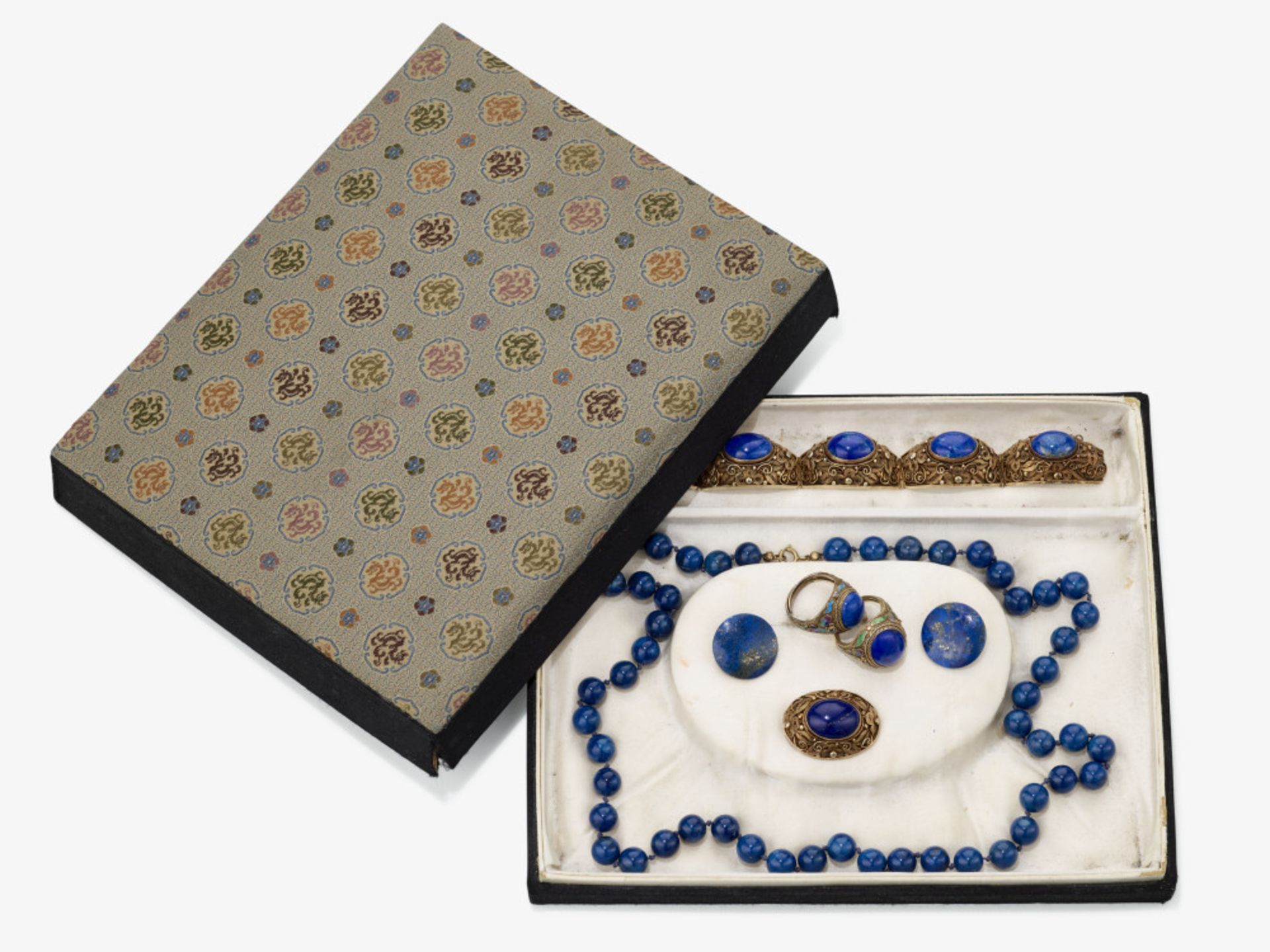 Kette, Armband, Brosche, ein Paar Ohrclips und zwei Ringe mit Lapislazuli und Email - China, überwie - Bild 5 aus 6