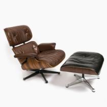 Lounge chair mit Ottomane - Entwurf Ray und Charles Eames für Vitra