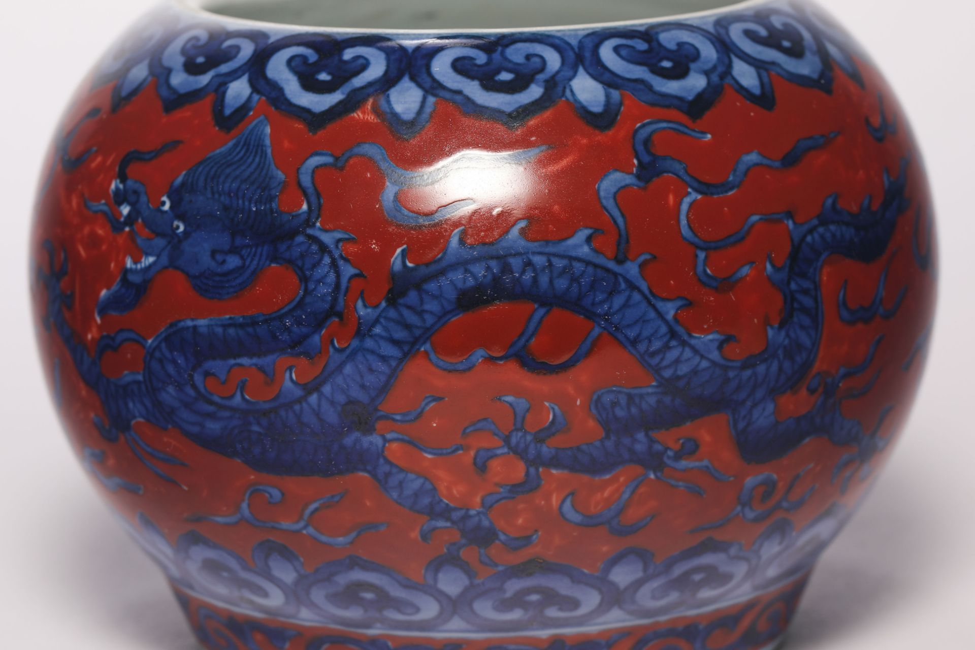 Ming Dynasty A pair of red jars in the blue and white glaze  - Image 6 of 10