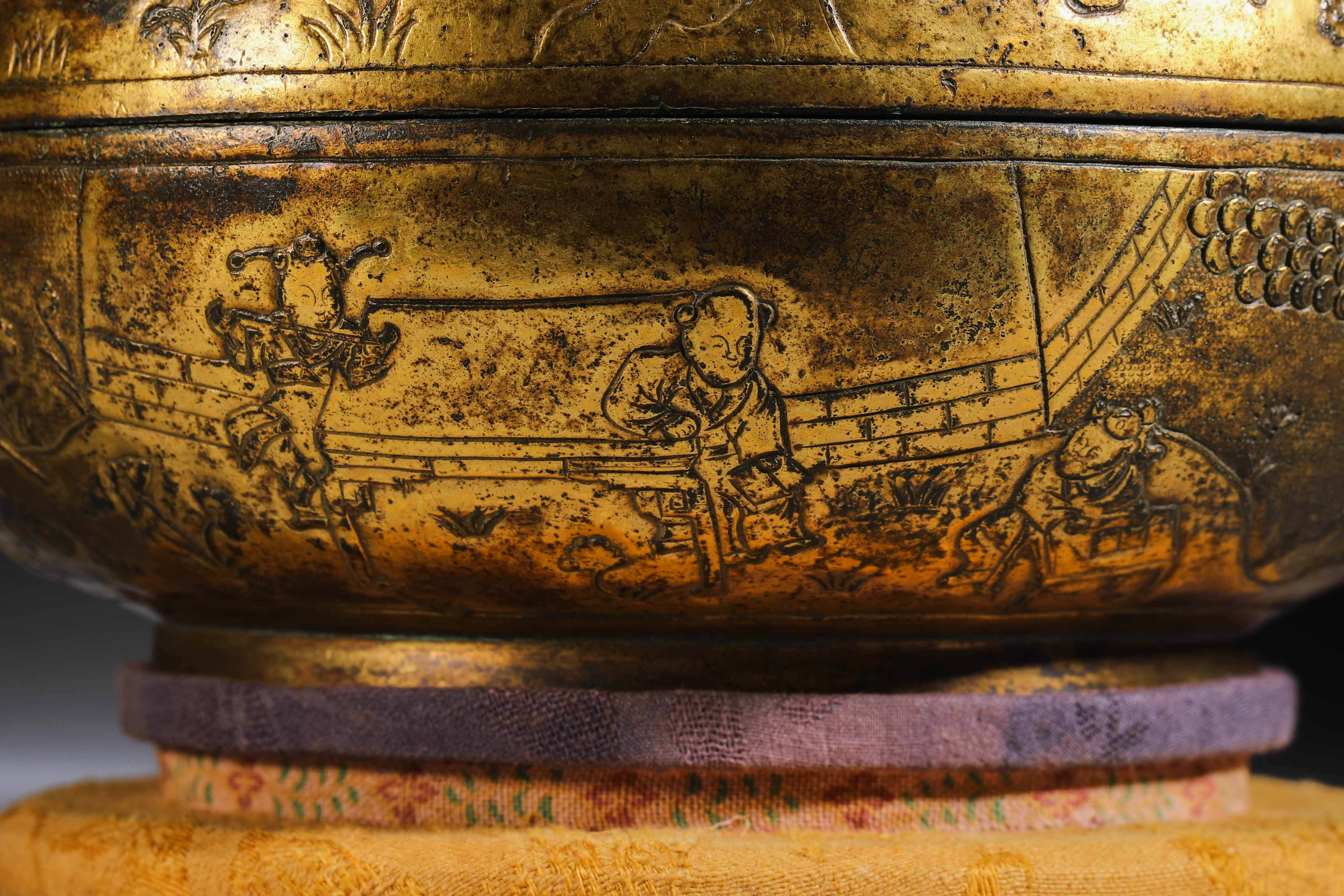 Ming dynasty copper gilt lid box - Image 6 of 12