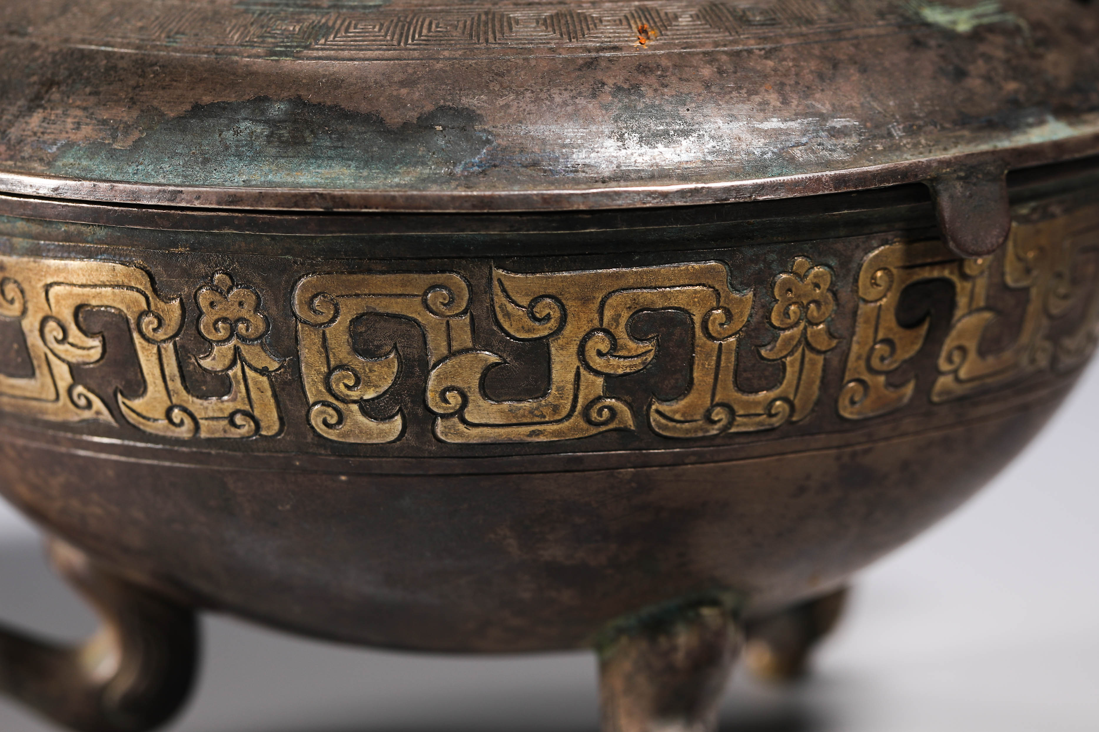 Han dynasty bronze wrong gold zun - Image 2 of 9