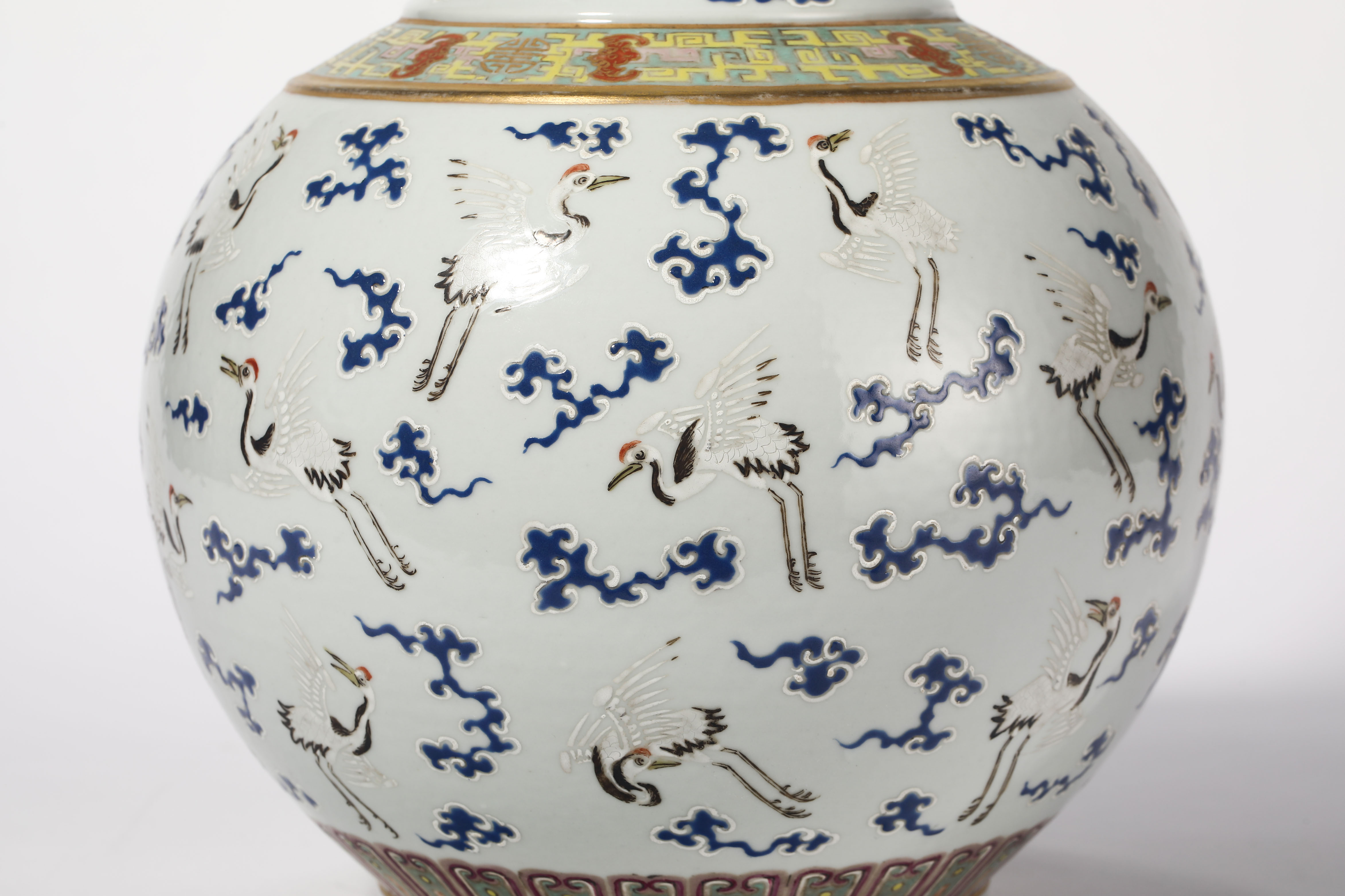 Qing dynasty pastel cloud crane pattern ornamental bottle - Image 3 of 10