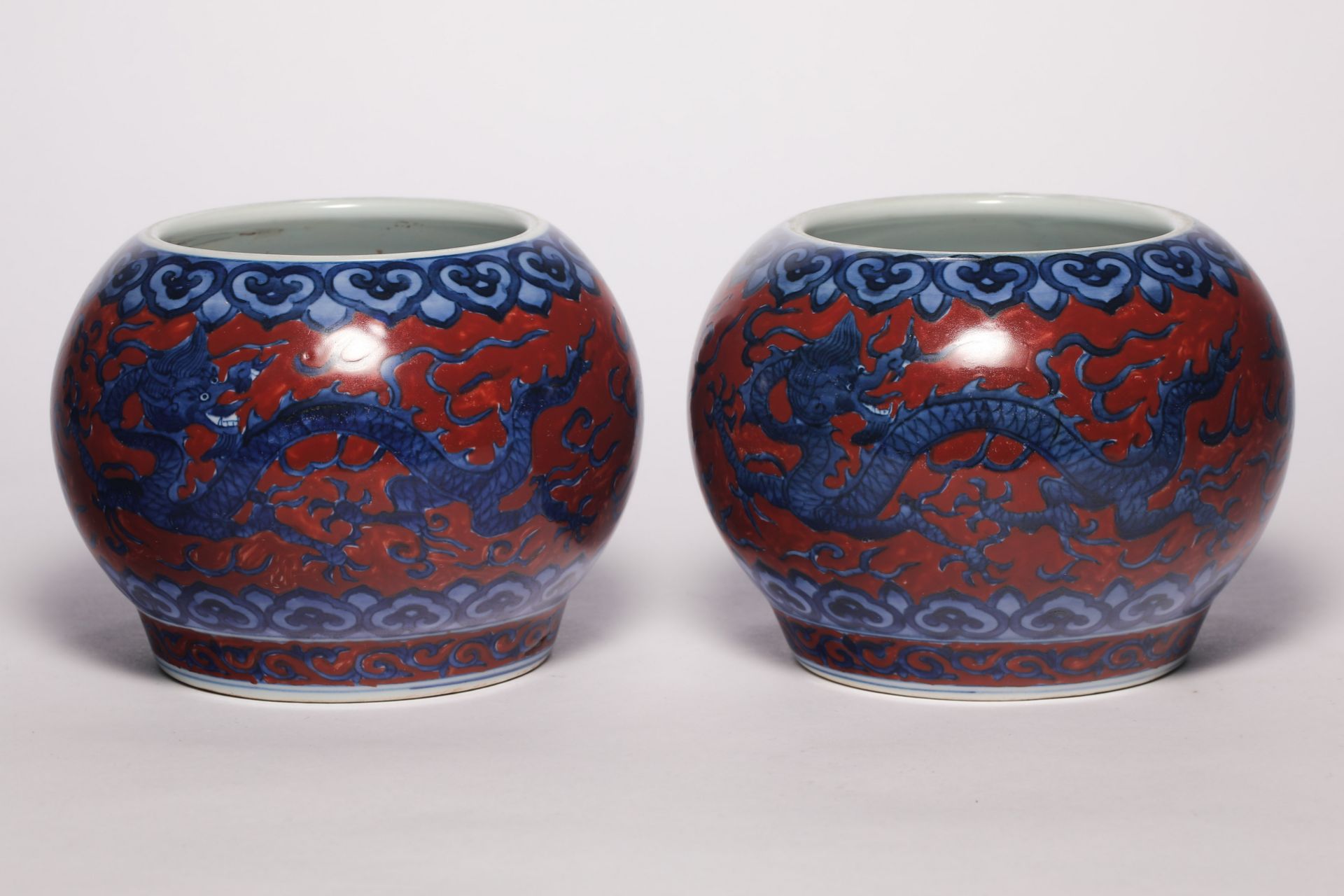 Ming Dynasty A pair of red jars in the blue and white glaze  - Image 2 of 10
