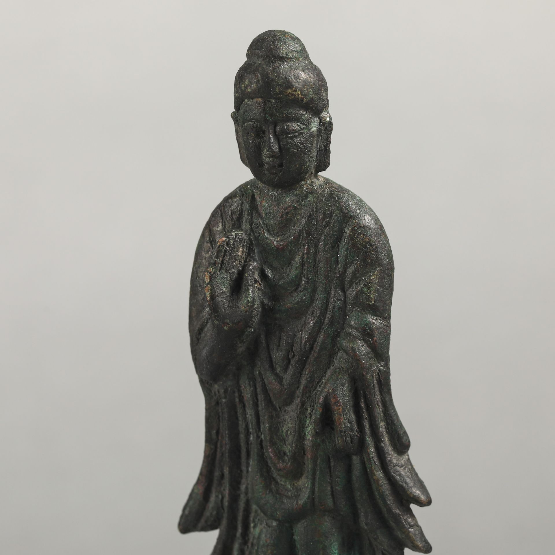Northern Qi period  Bronze Buddha statue - Bild 2 aus 11