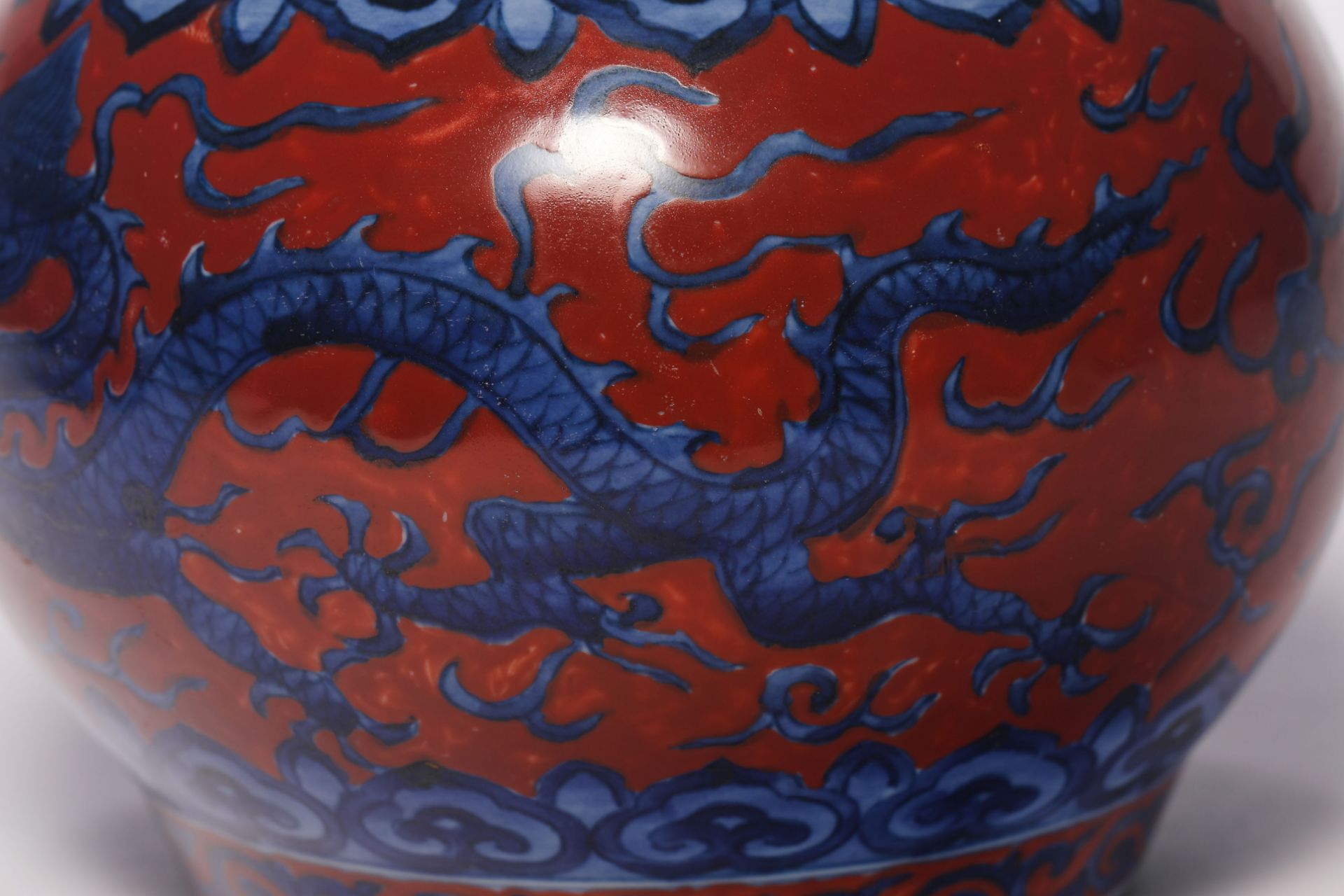 Ming Dynasty A pair of red jars in the blue and white glaze  - Image 5 of 10