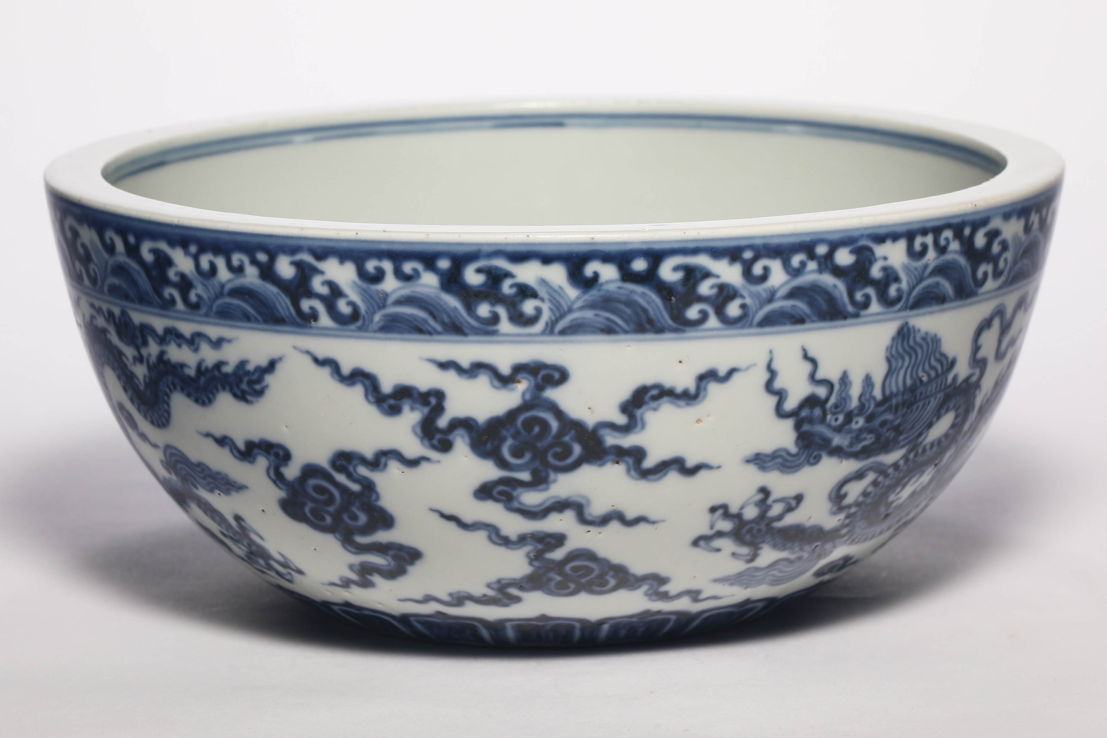 Ming dynasty blue and white porcelain dragon pattern jar - Image 5 of 10