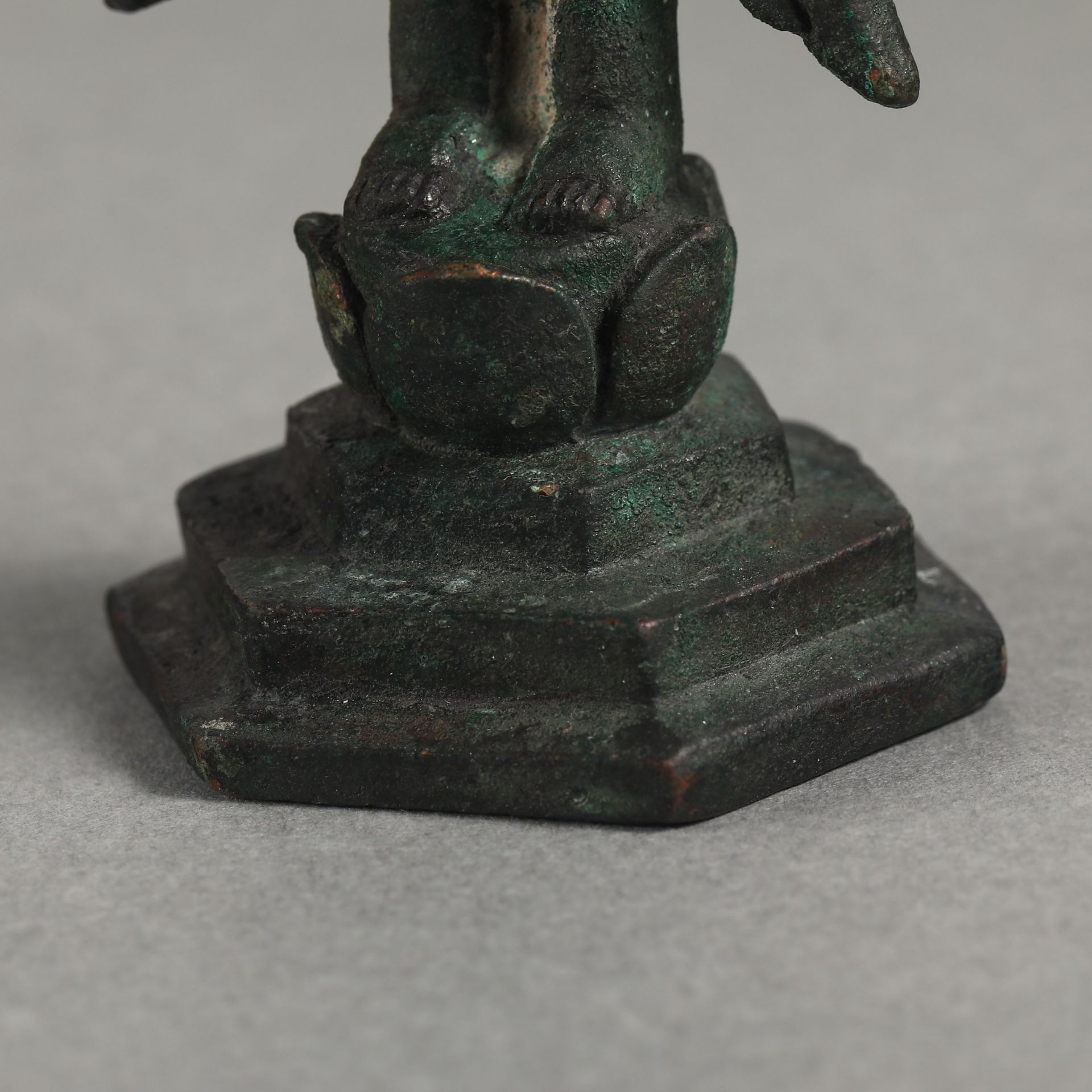 Northern Qi period  Bronze Buddha statue - Bild 6 aus 11