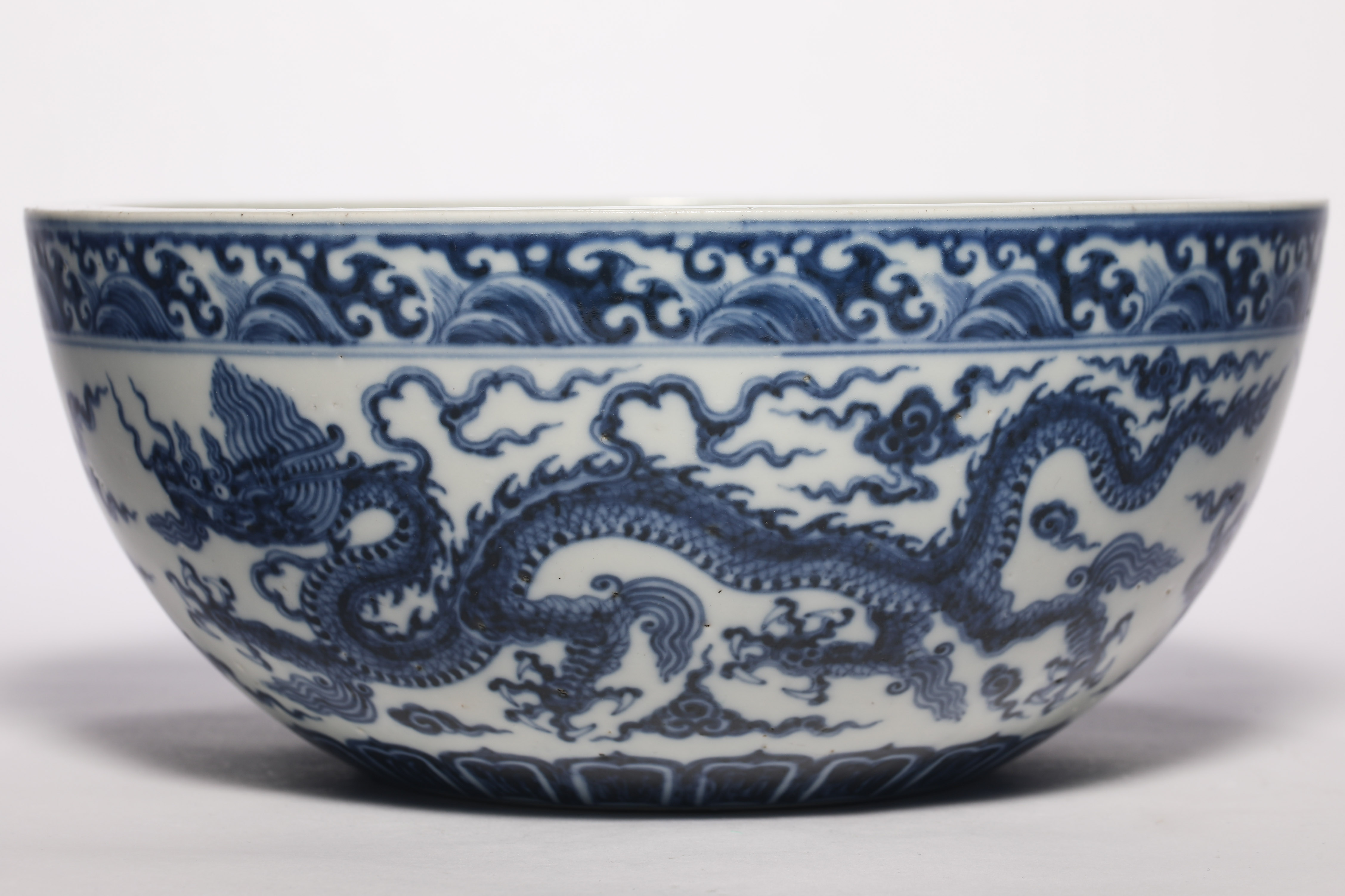 Ming dynasty blue and white porcelain dragon pattern jar - Image 3 of 10