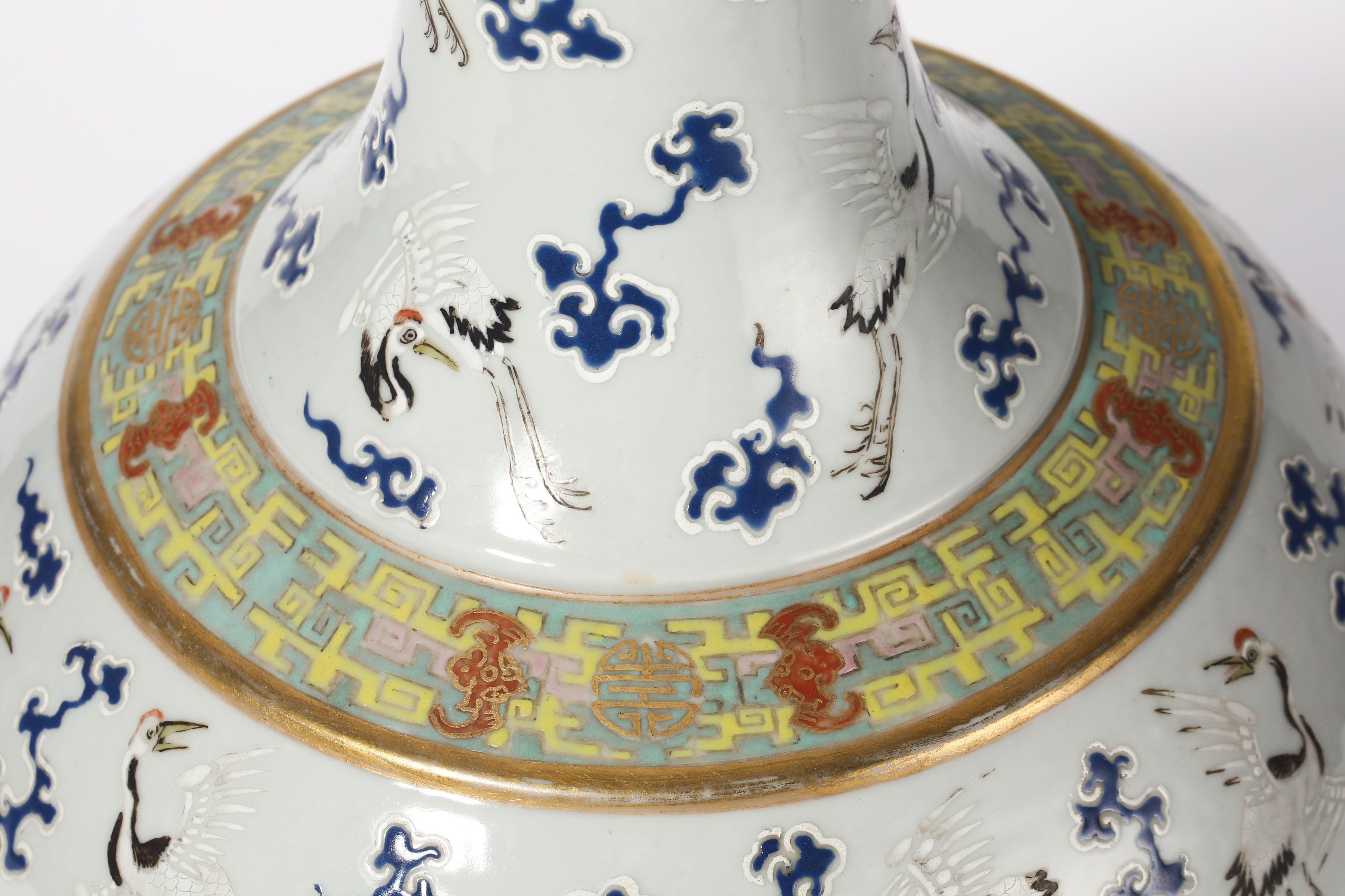 Qing dynasty pastel cloud crane pattern ornamental bottle - Image 5 of 10