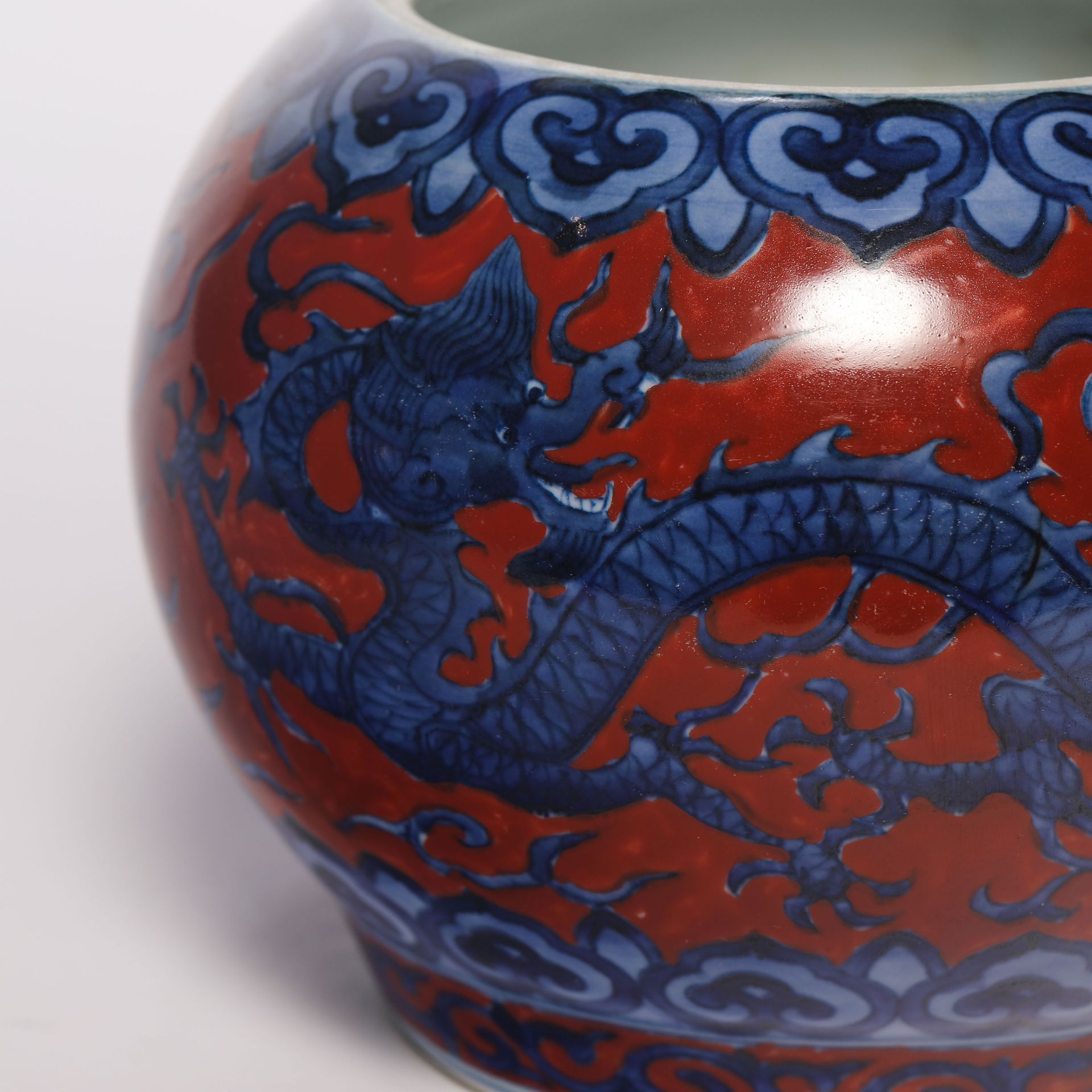 Ming Dynasty A pair of red jars in the blue and white glaze  - Image 4 of 10